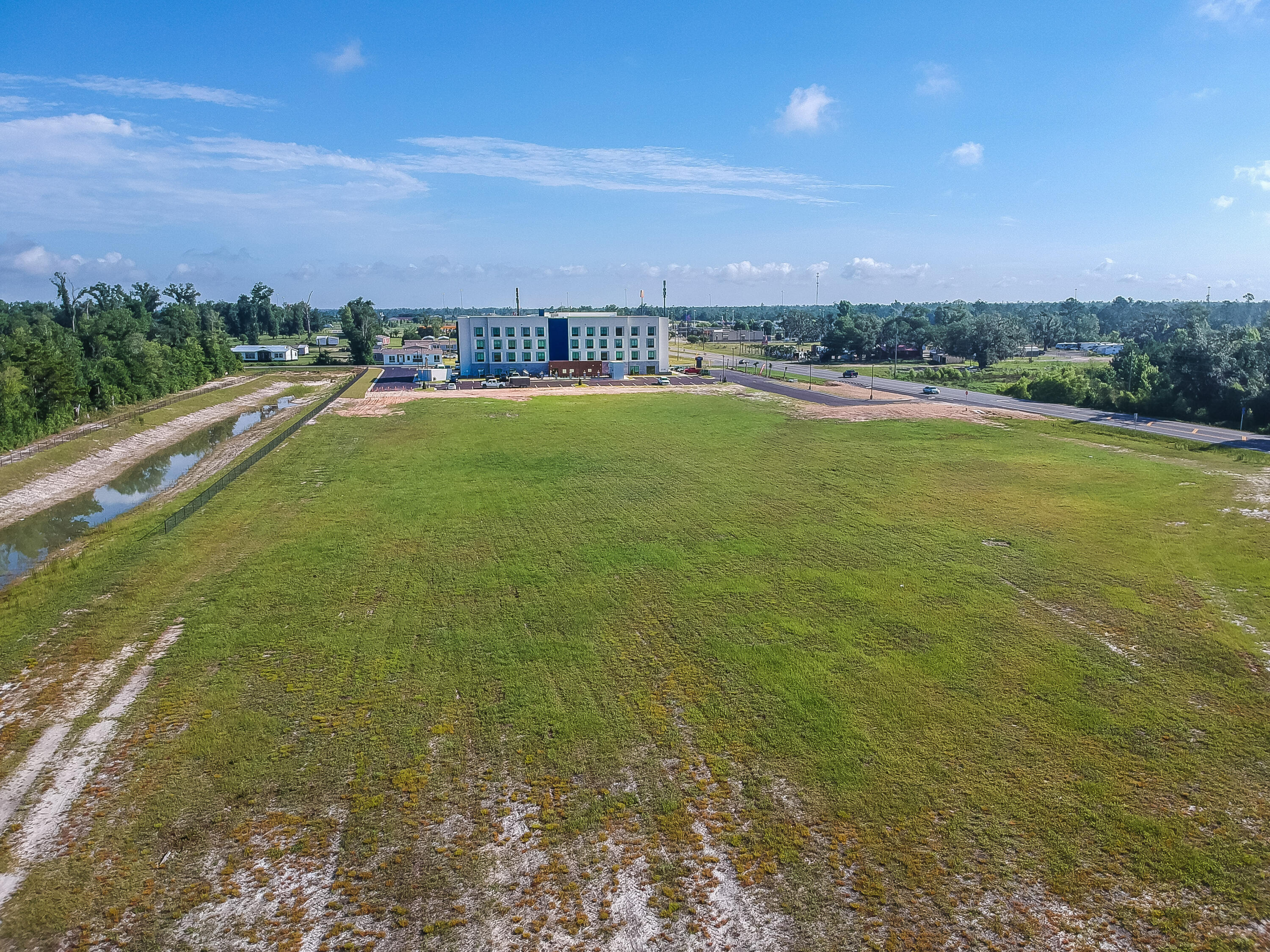 NO RECORDED SUBDIVISION - Land