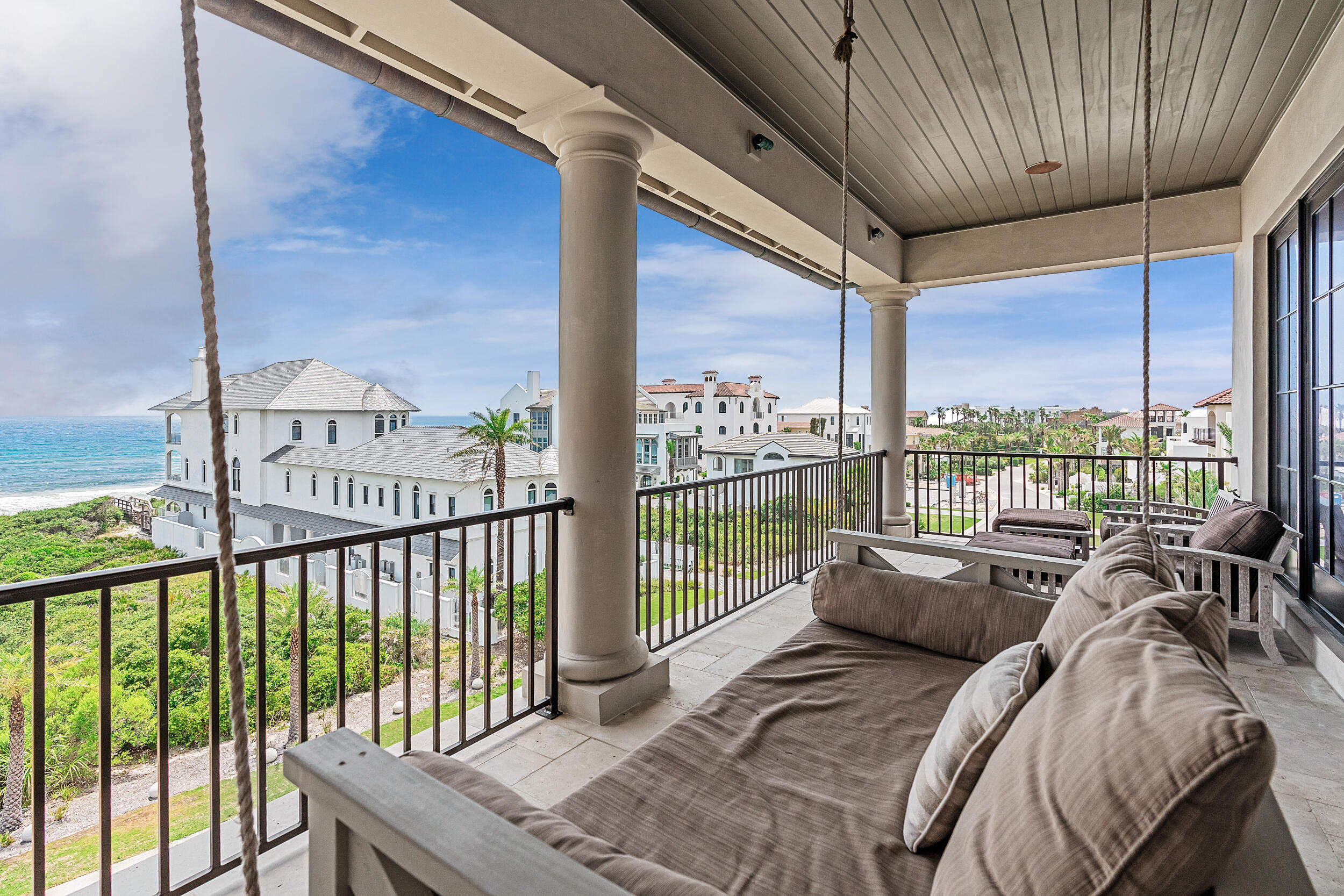 PARADISE BY THE SEA - Residential