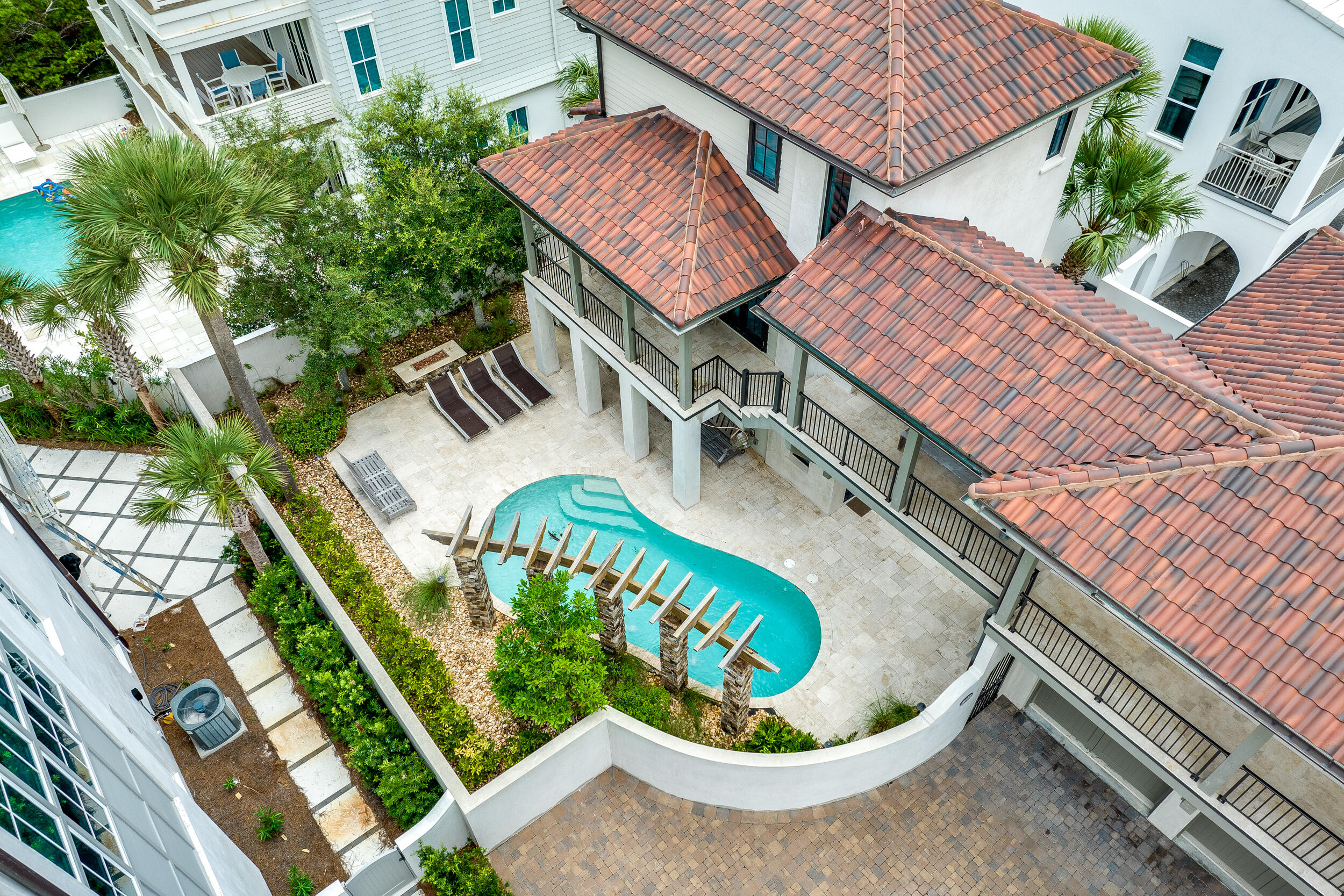 PARADISE BY THE SEA - Residential