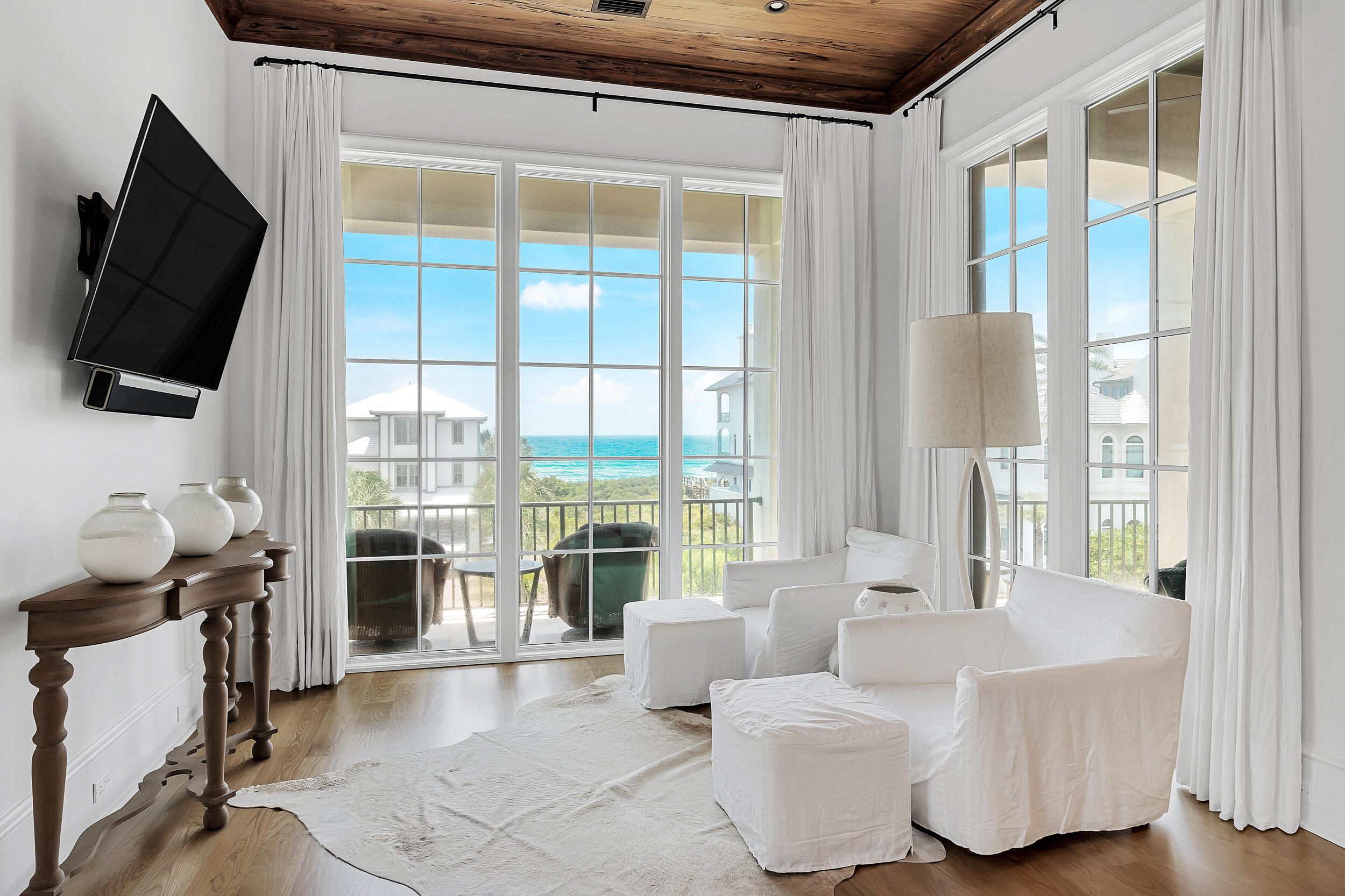 PARADISE BY THE SEA - Residential