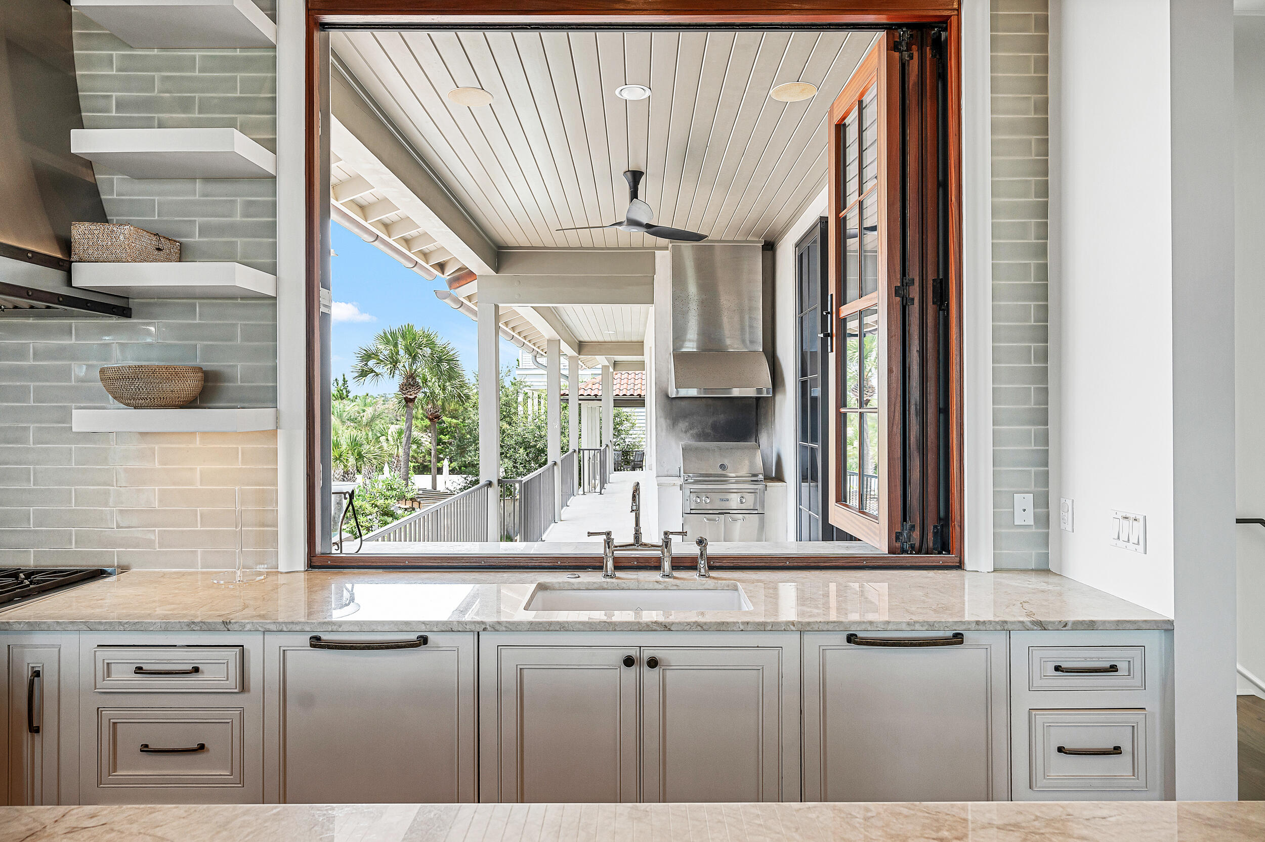 PARADISE BY THE SEA - Residential