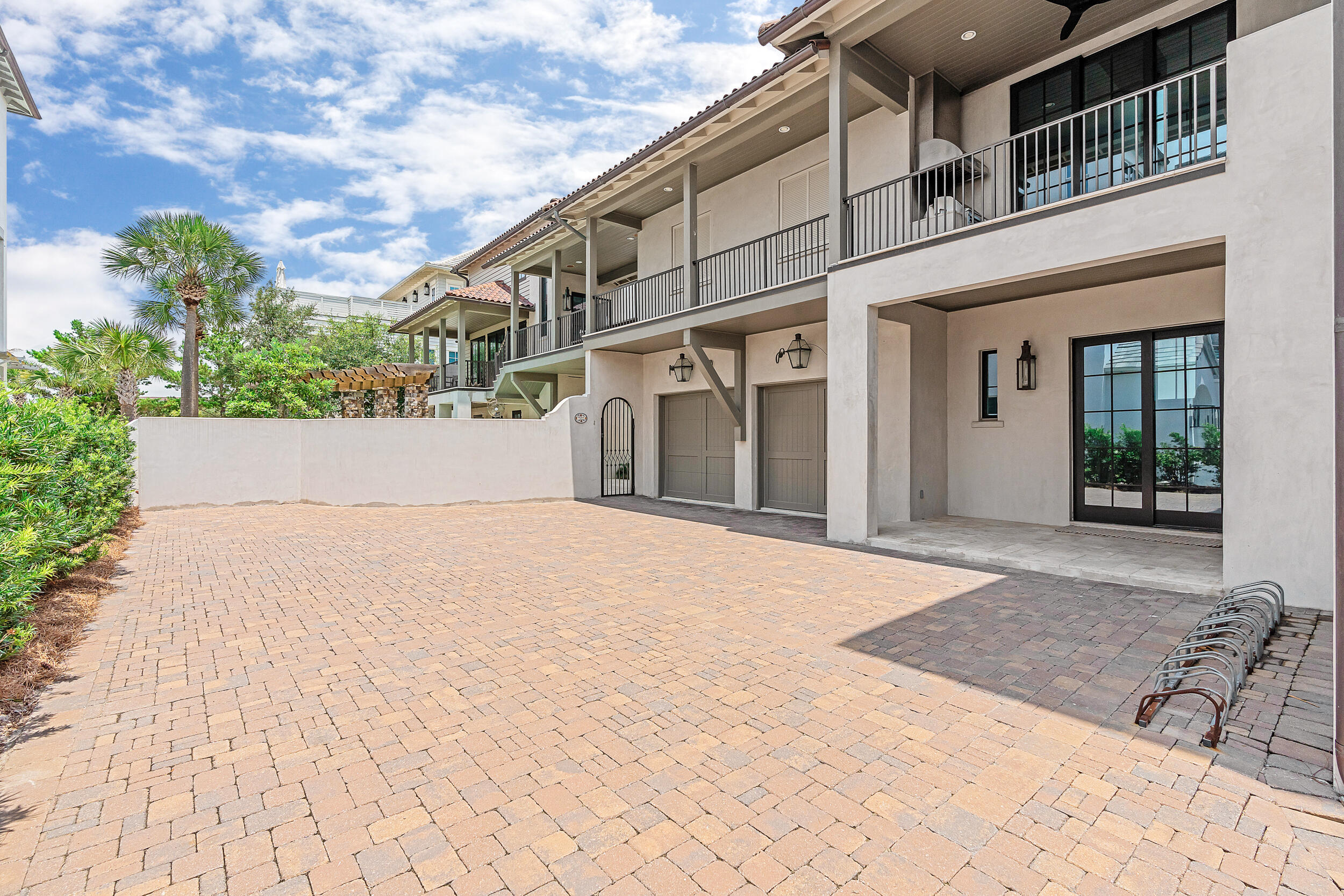 PARADISE BY THE SEA - Residential