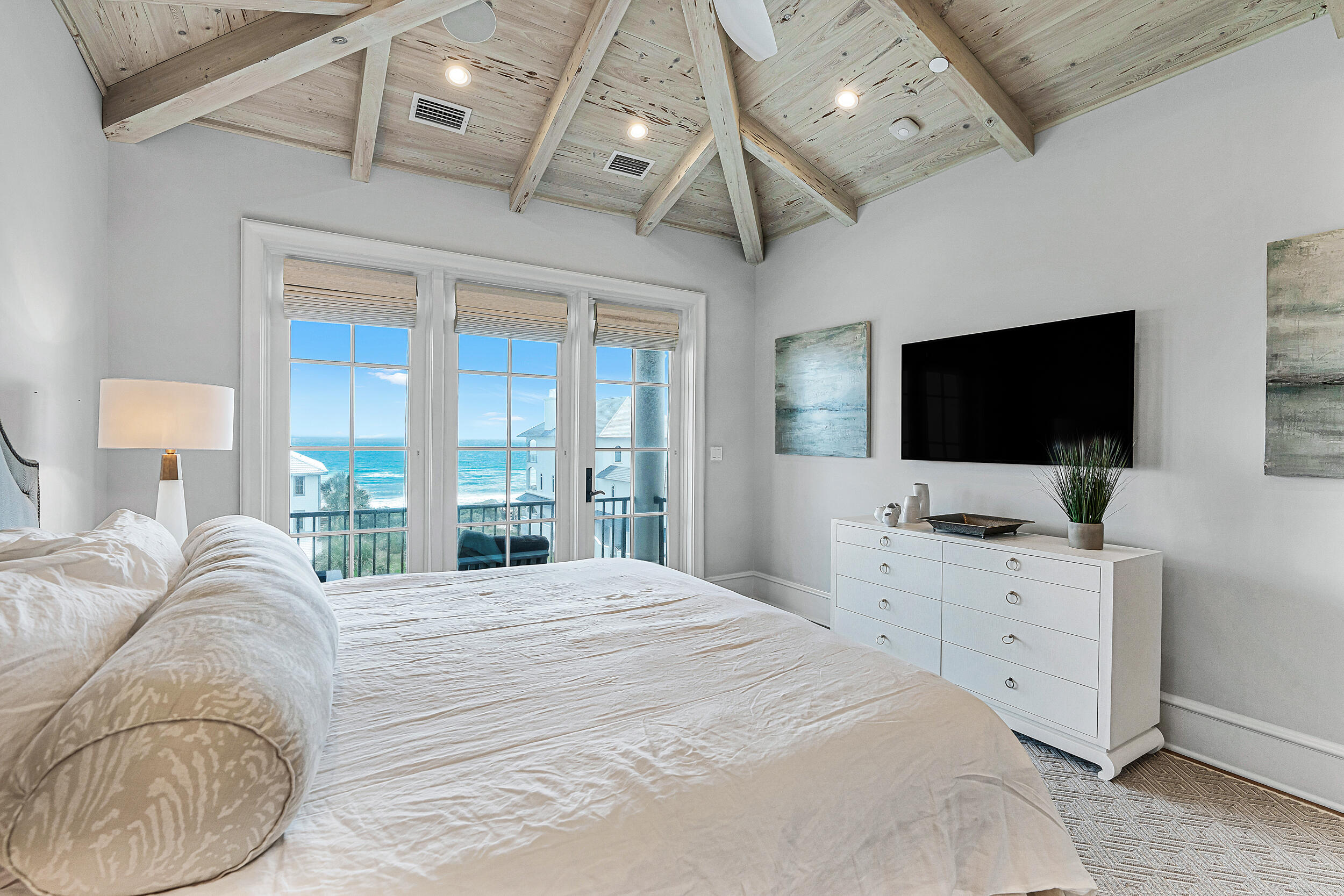 PARADISE BY THE SEA - Residential