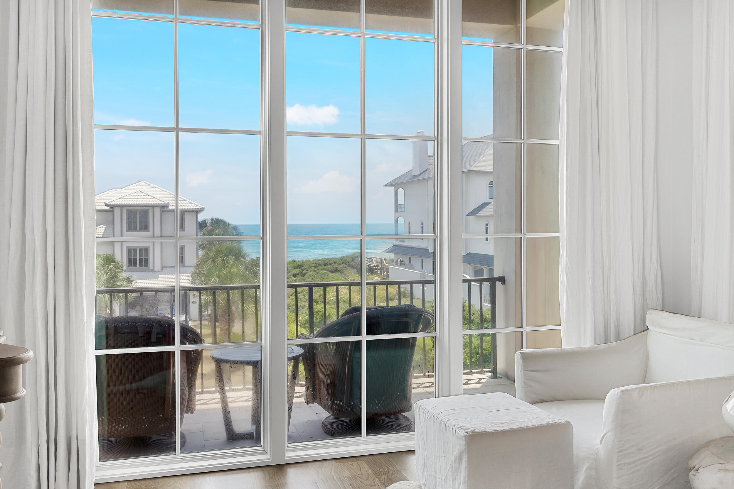 PARADISE BY THE SEA - Residential