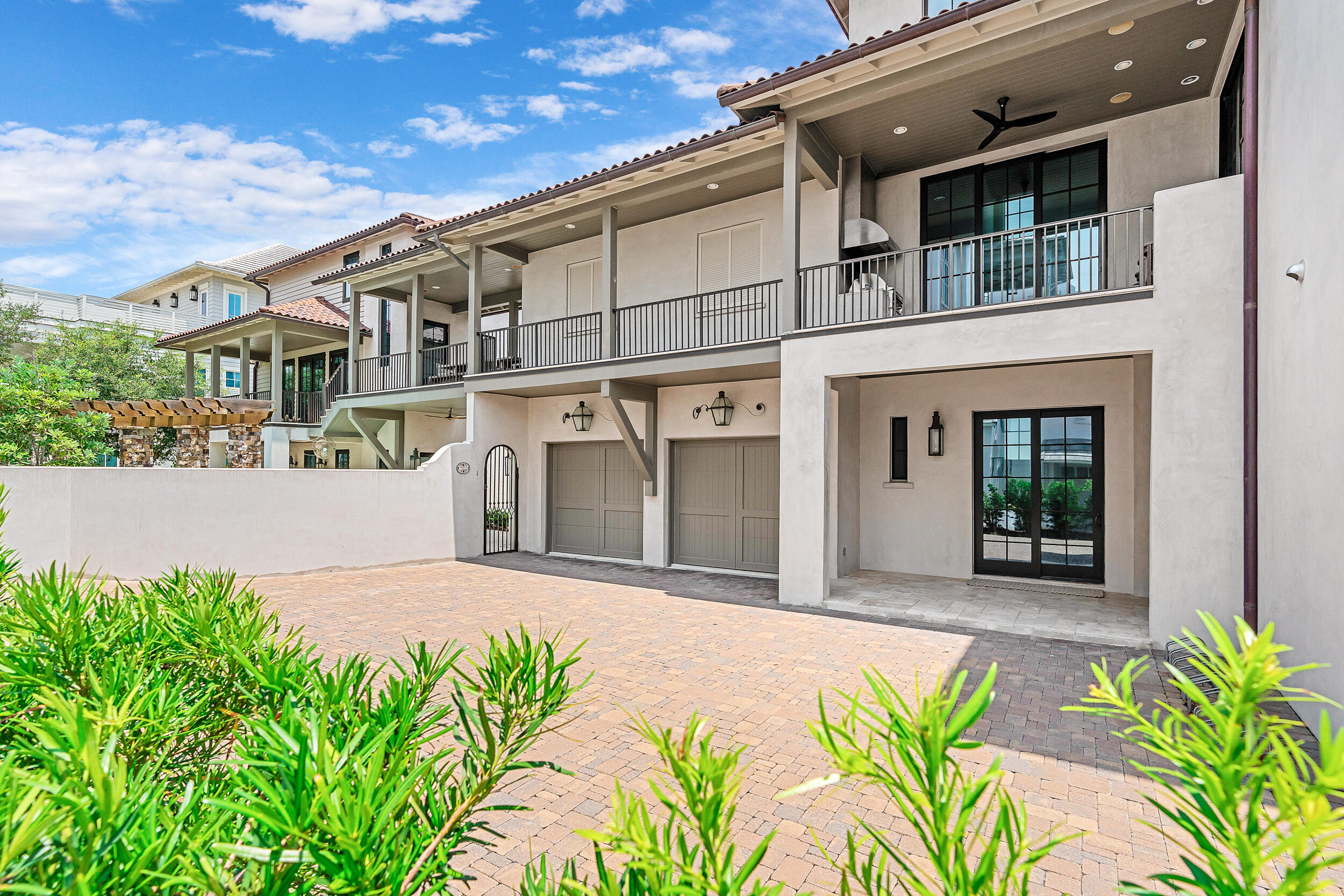 PARADISE BY THE SEA - Residential