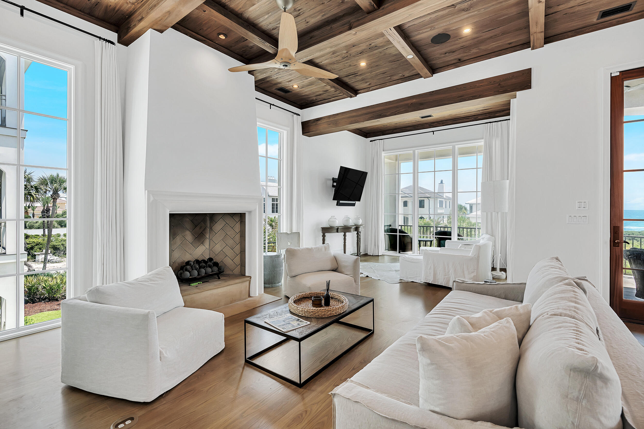 PARADISE BY THE SEA - Residential