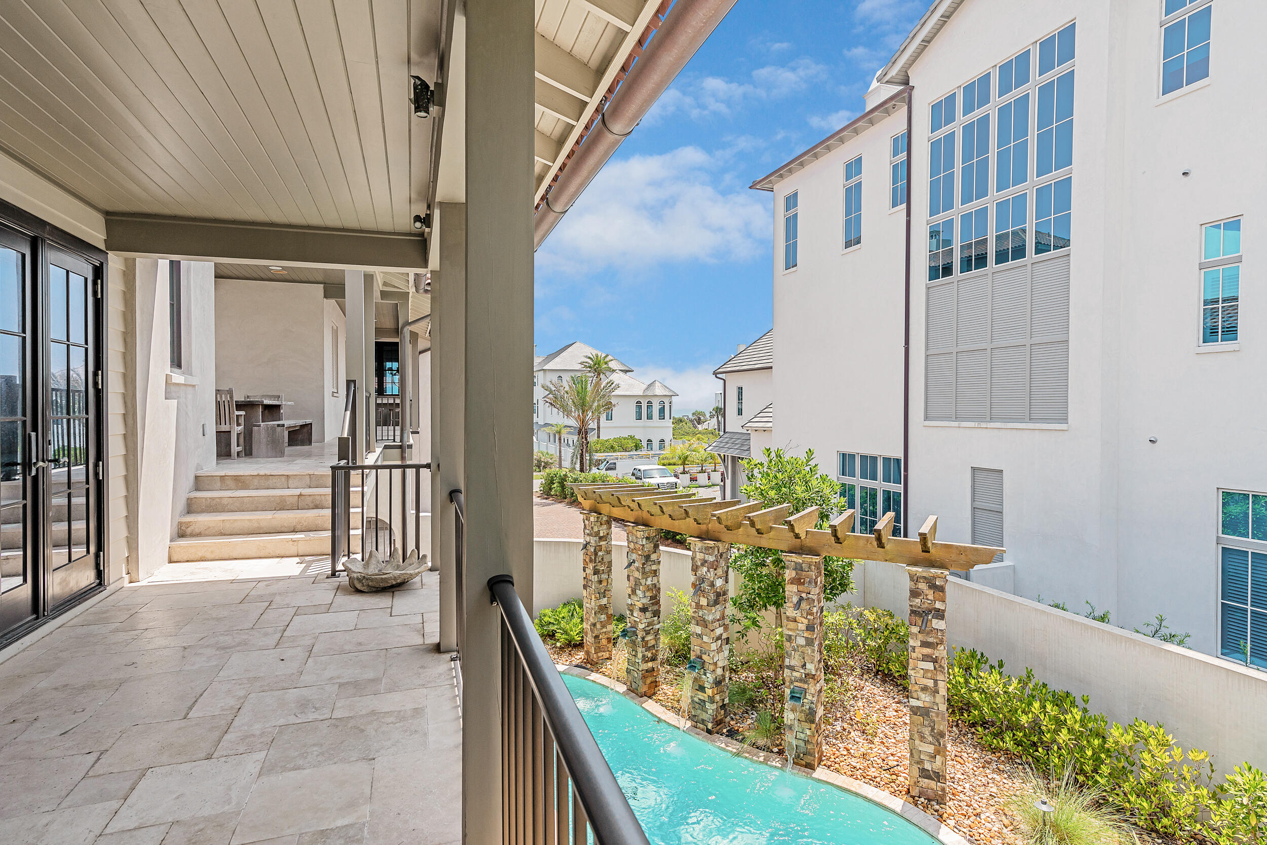 PARADISE BY THE SEA - Residential