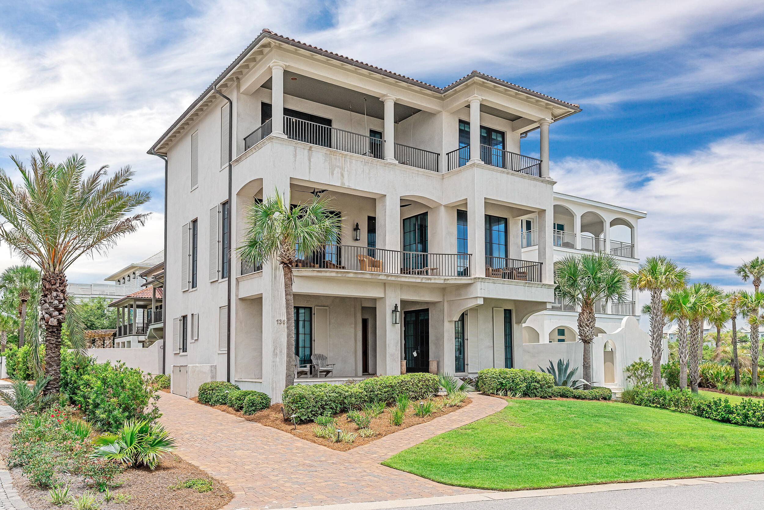 PARADISE BY THE SEA - Residential