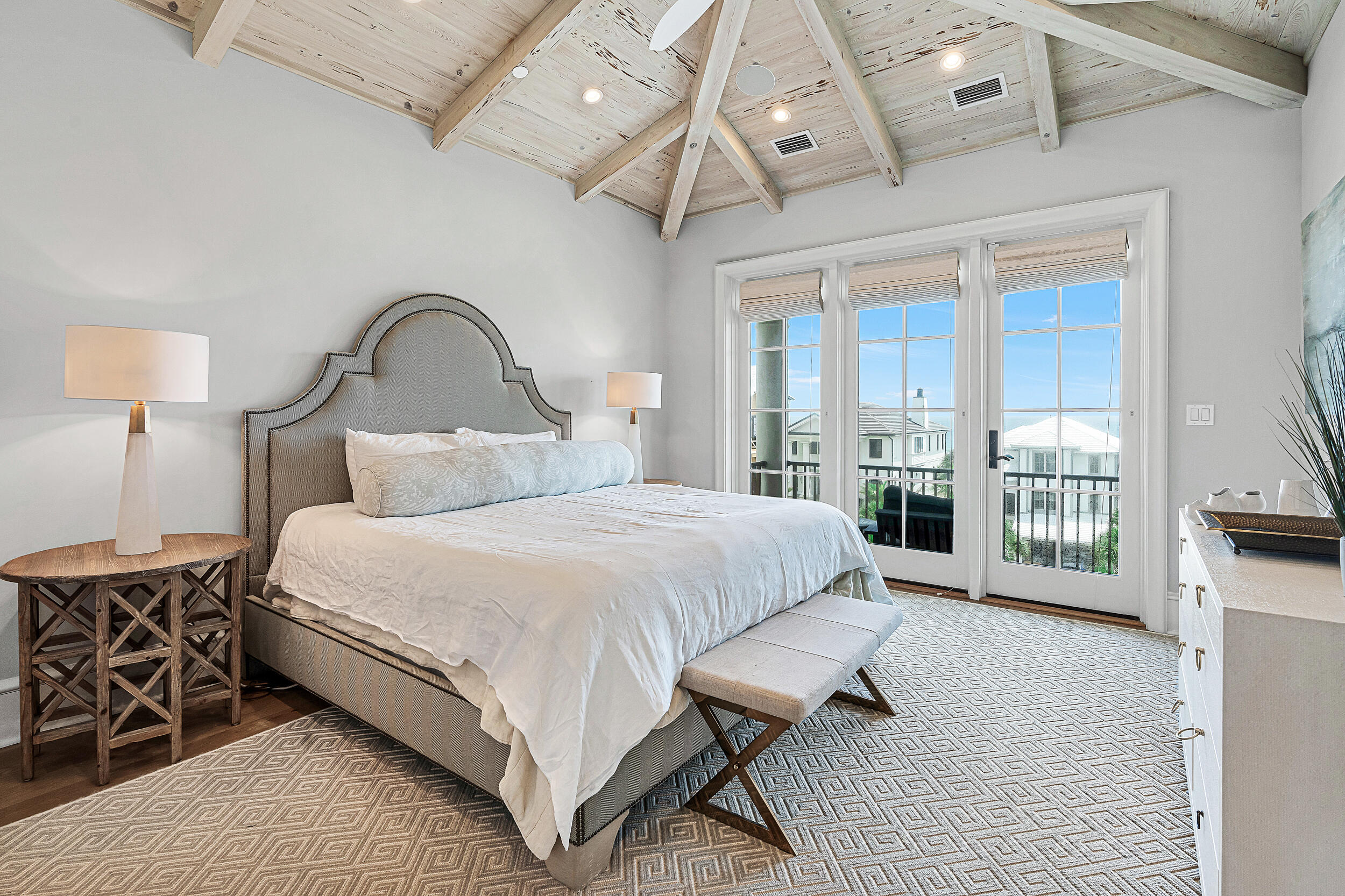 PARADISE BY THE SEA - Residential