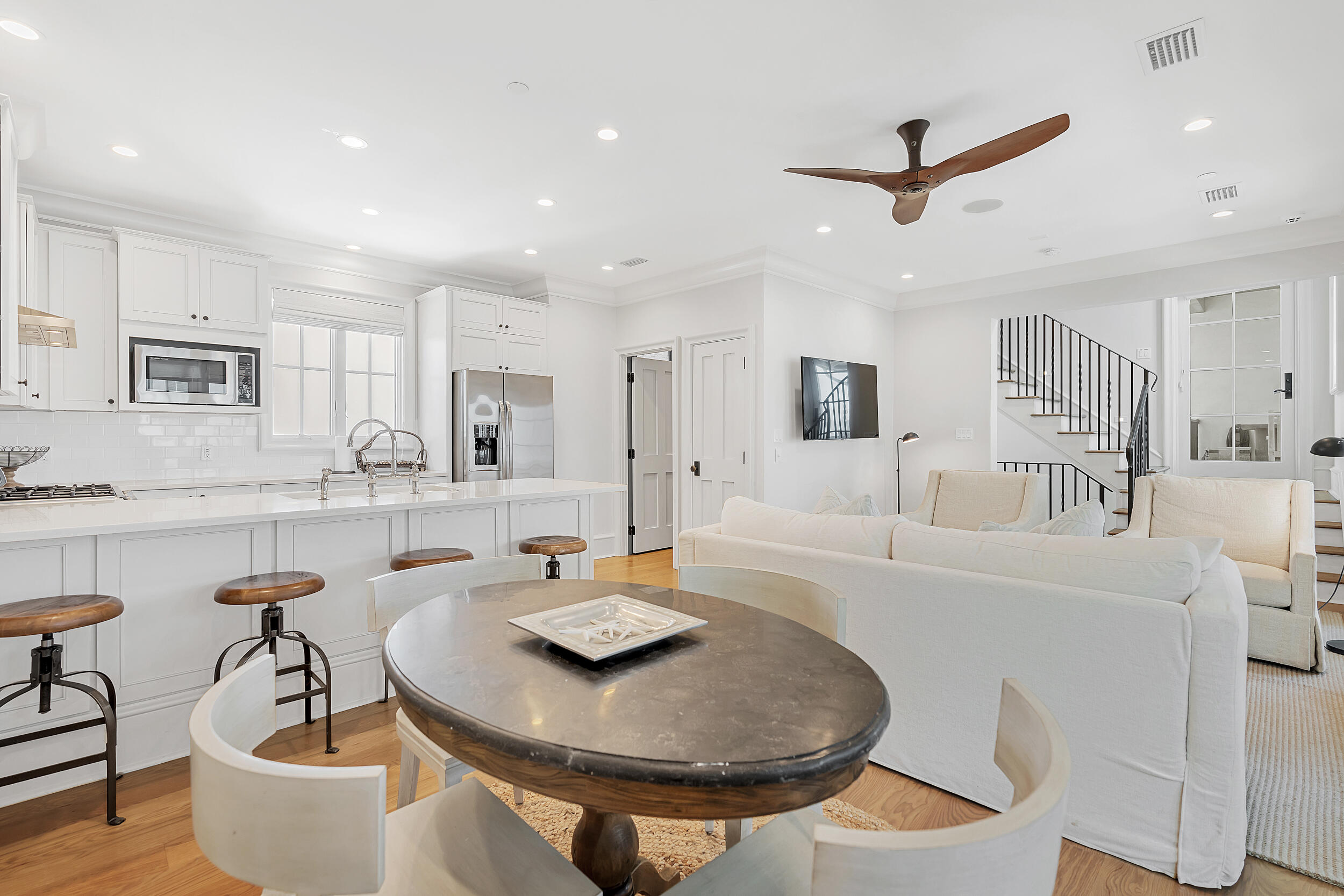 PARADISE BY THE SEA - Residential