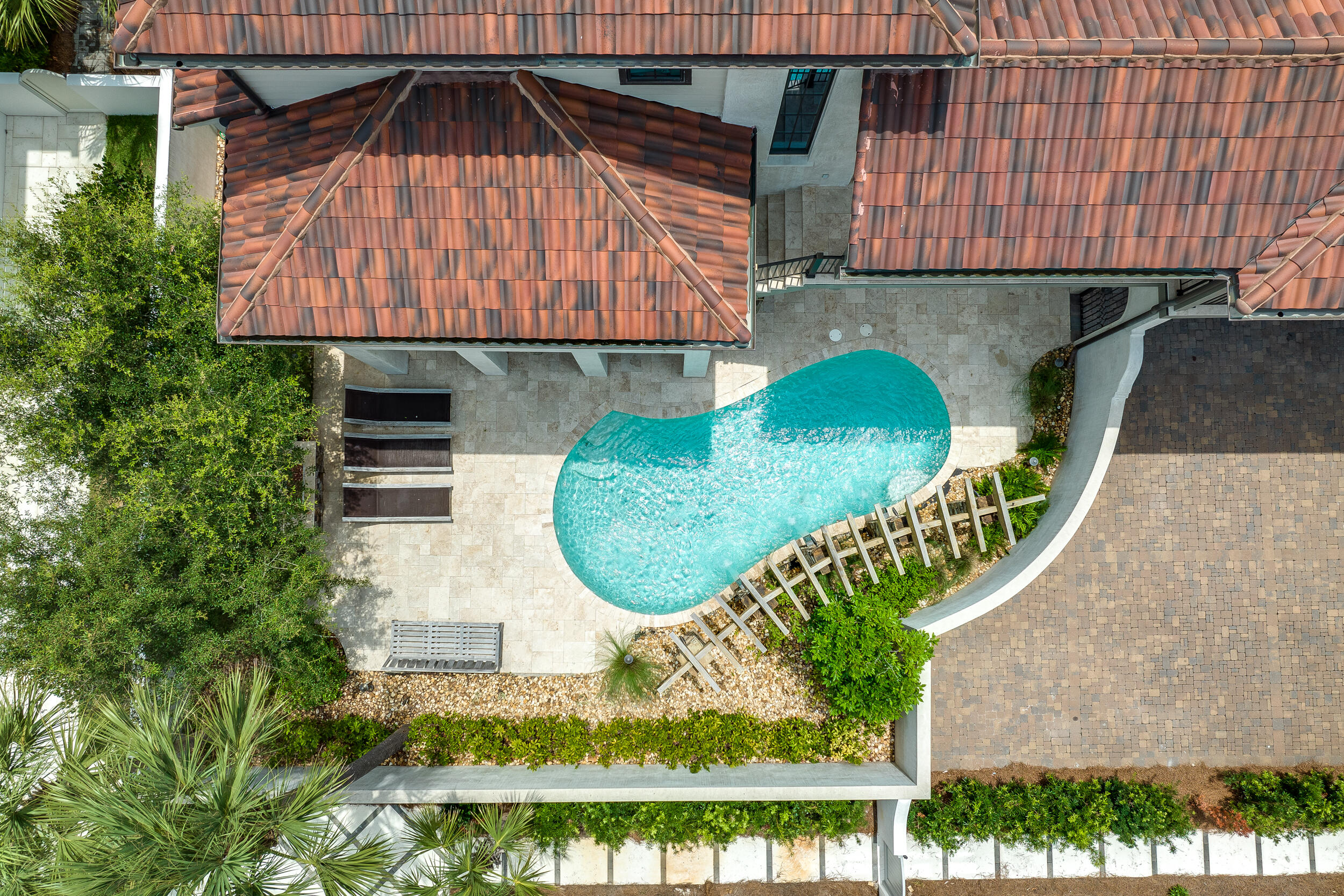 PARADISE BY THE SEA - Residential
