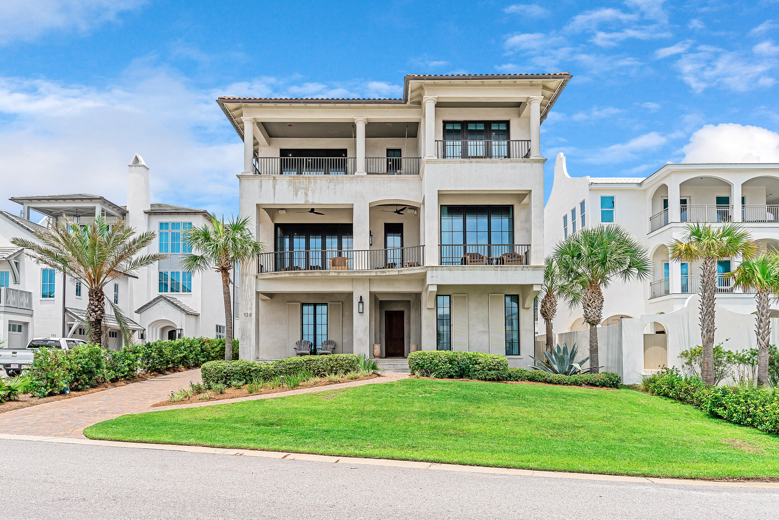PARADISE BY THE SEA - Residential