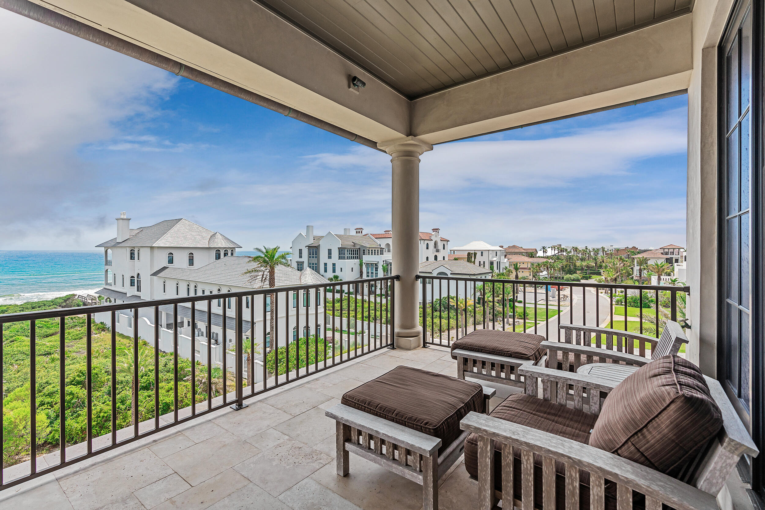 PARADISE BY THE SEA - Residential