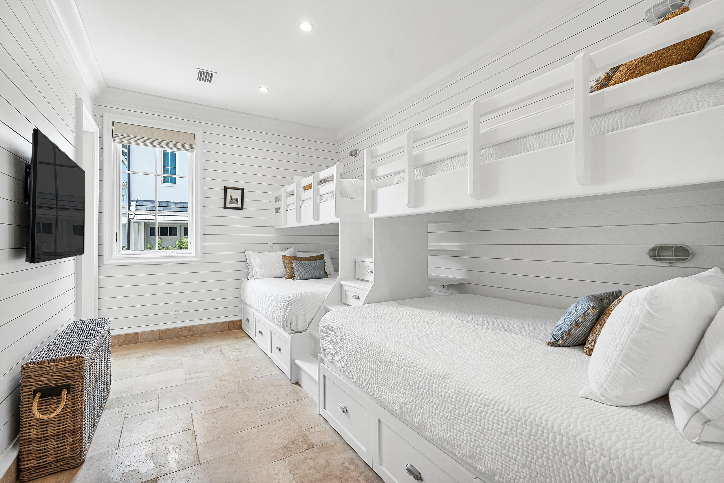 PARADISE BY THE SEA - Residential