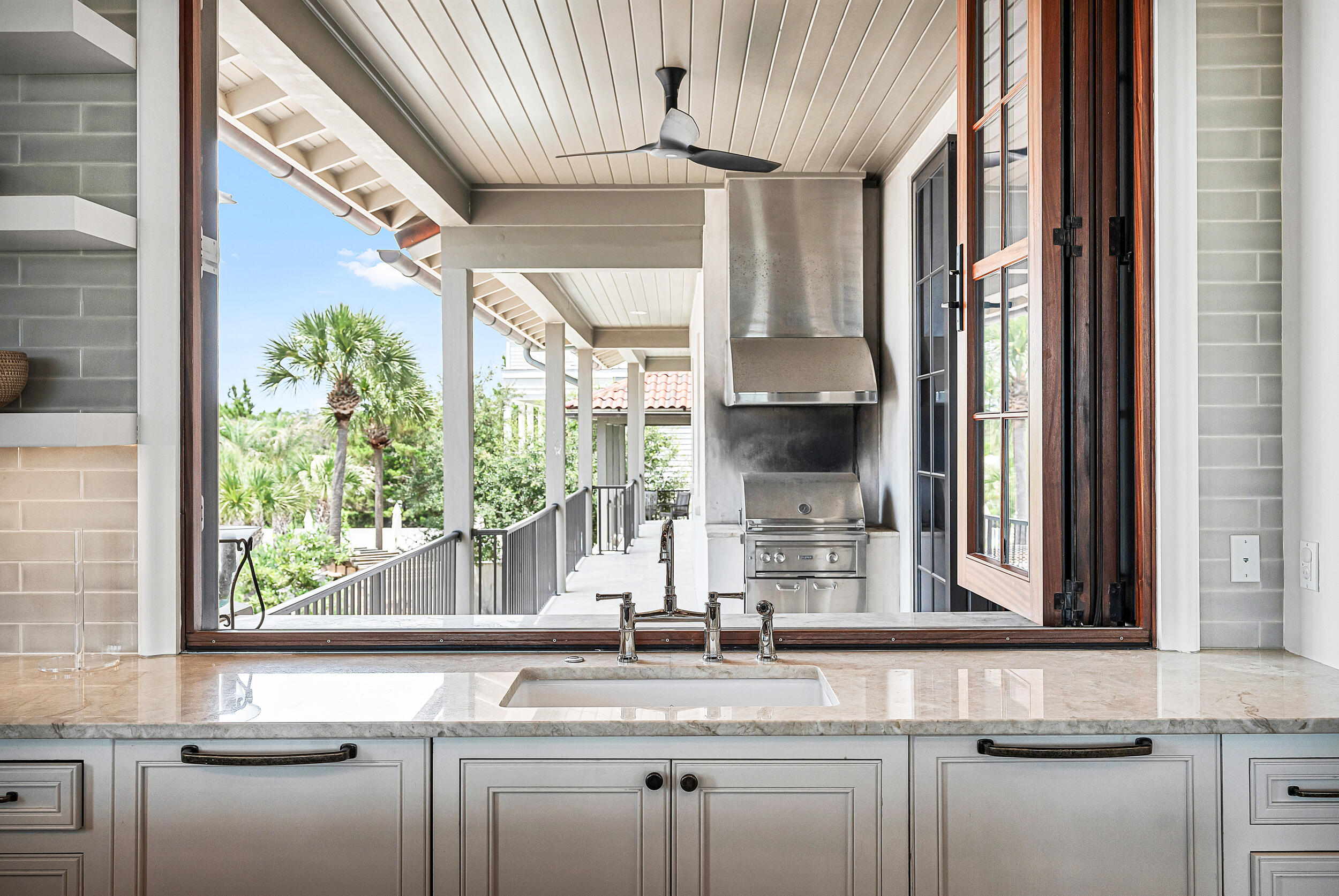 PARADISE BY THE SEA - Residential
