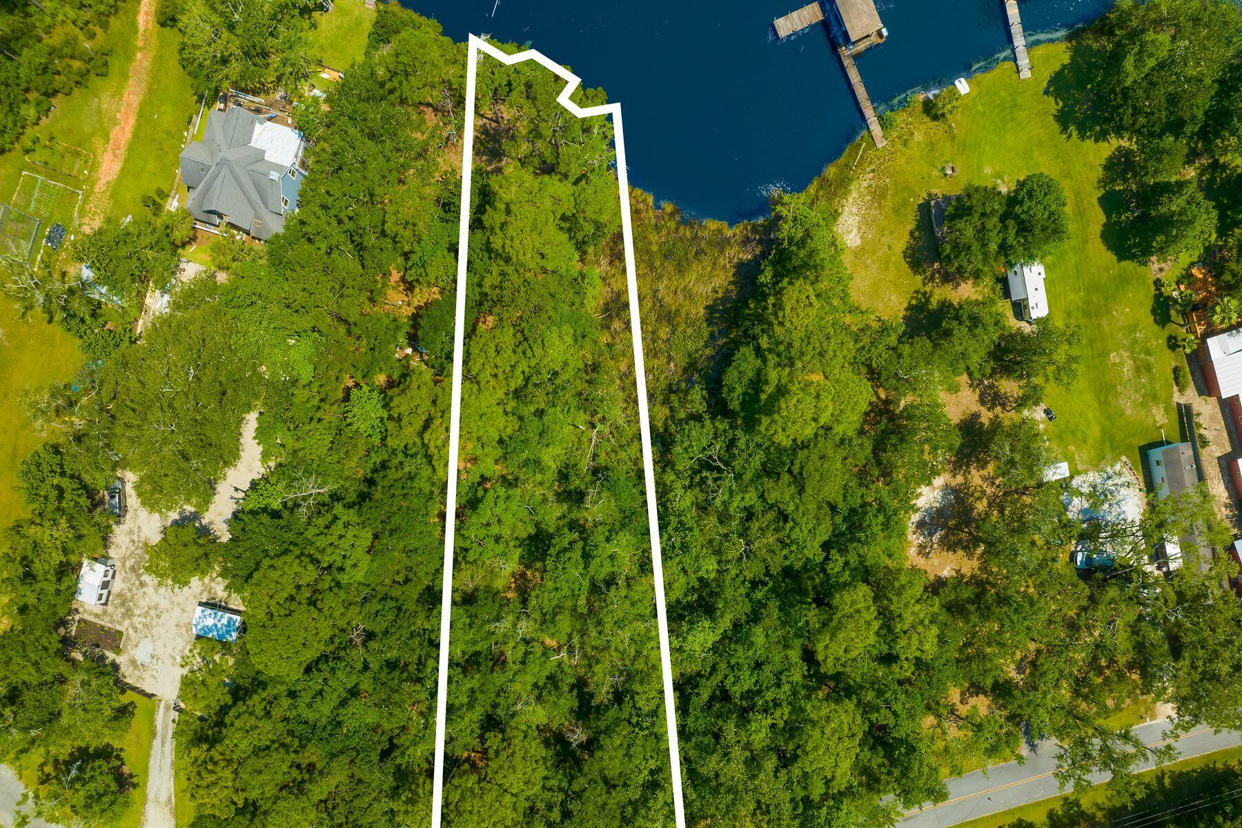 NO RECORDED SUBDIVISION - Land