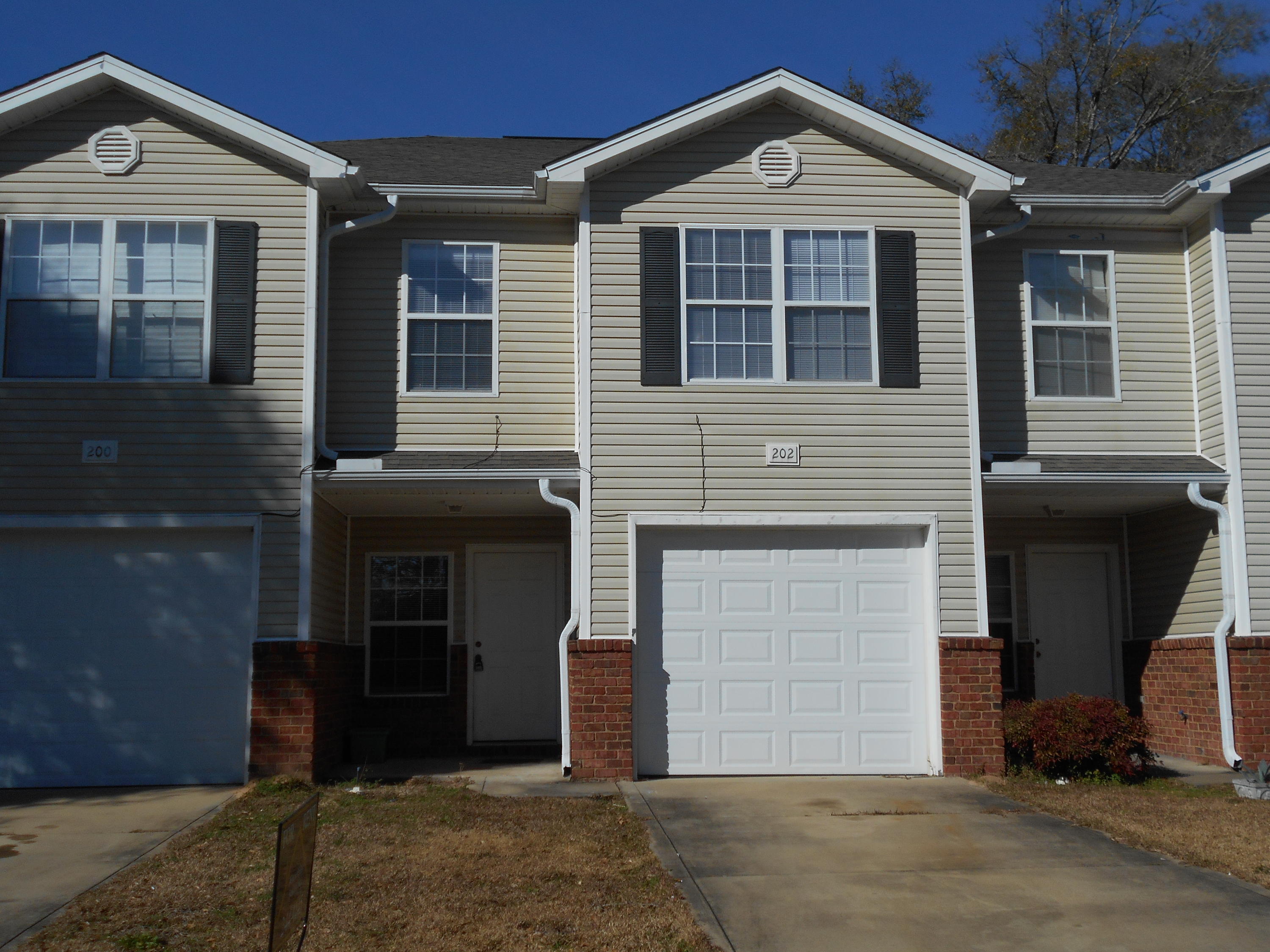 LARGE KITCHEN WITH LOTS OF COUNTERTOPS AND CABINETS. ALL APPLIANCES INCLUDED. PANTRY. BREAKFAST BAR. HALF BATH DOWNSTAIRS. ALL BEDROOMS, 2 FULL BATHS AND UTILITY AREA ARE UPSTAIRS. SINGLE GARAGE. SECURITY DEPOSIT INCLUDES NONREFUNDABLE FLOOR CLEANING FEE AND NONREFUNDABLE PEST CONTROL FEE. CREDIT CHECK FEE IS $50 FOR EACH PERSON.