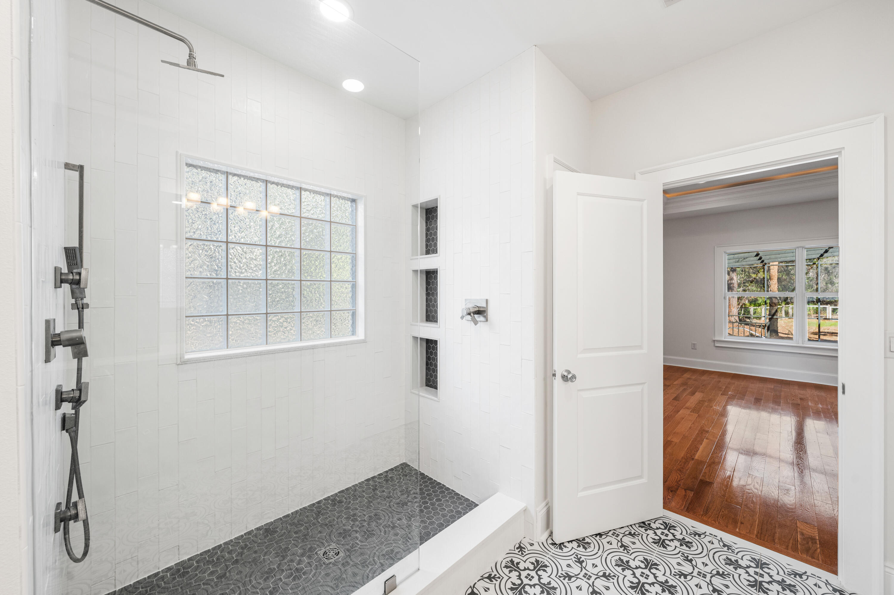 BAY MAGNOLIA - Residential
