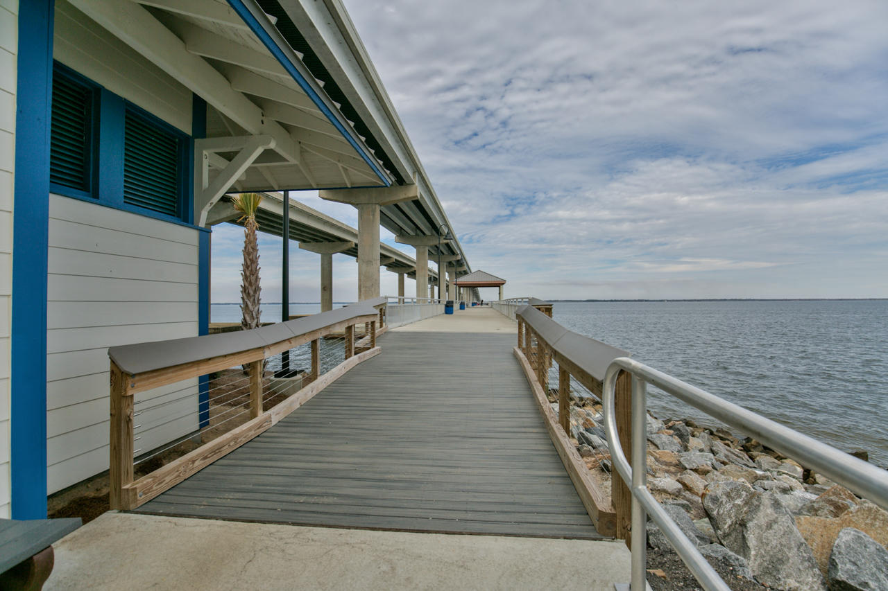 BAY PINE SHORES - Residential