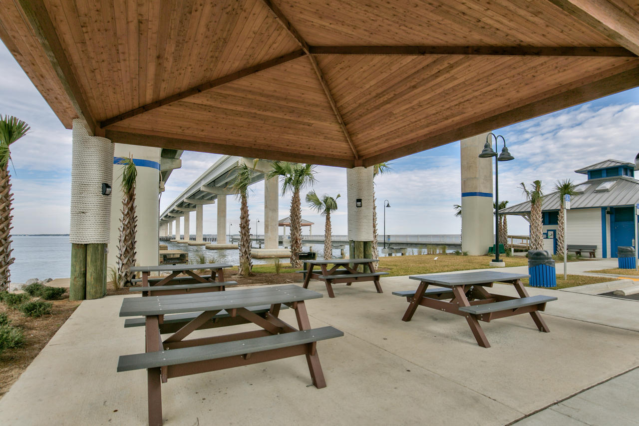 BAY PINE SHORES - Residential