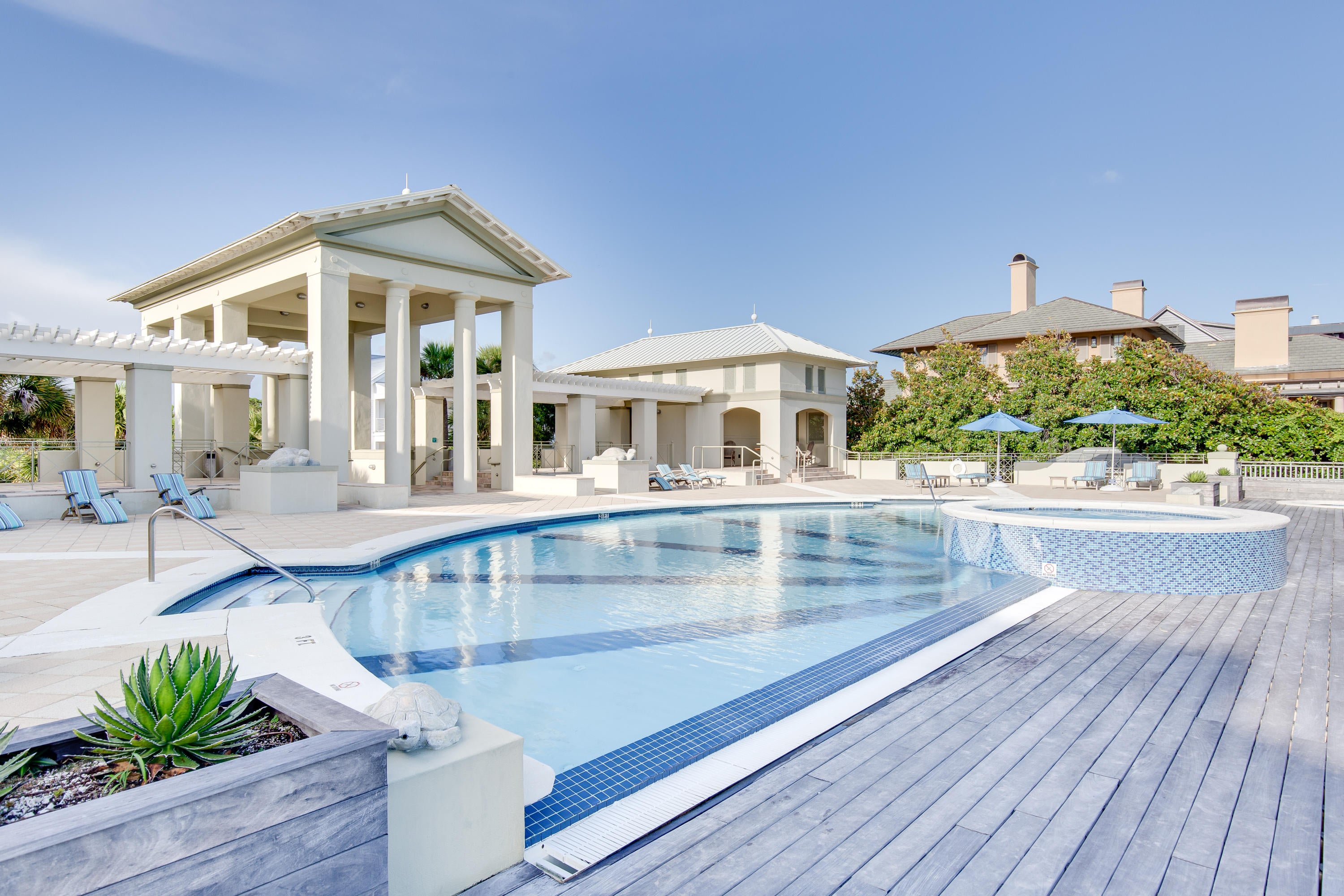 RETREAT THE - Residential