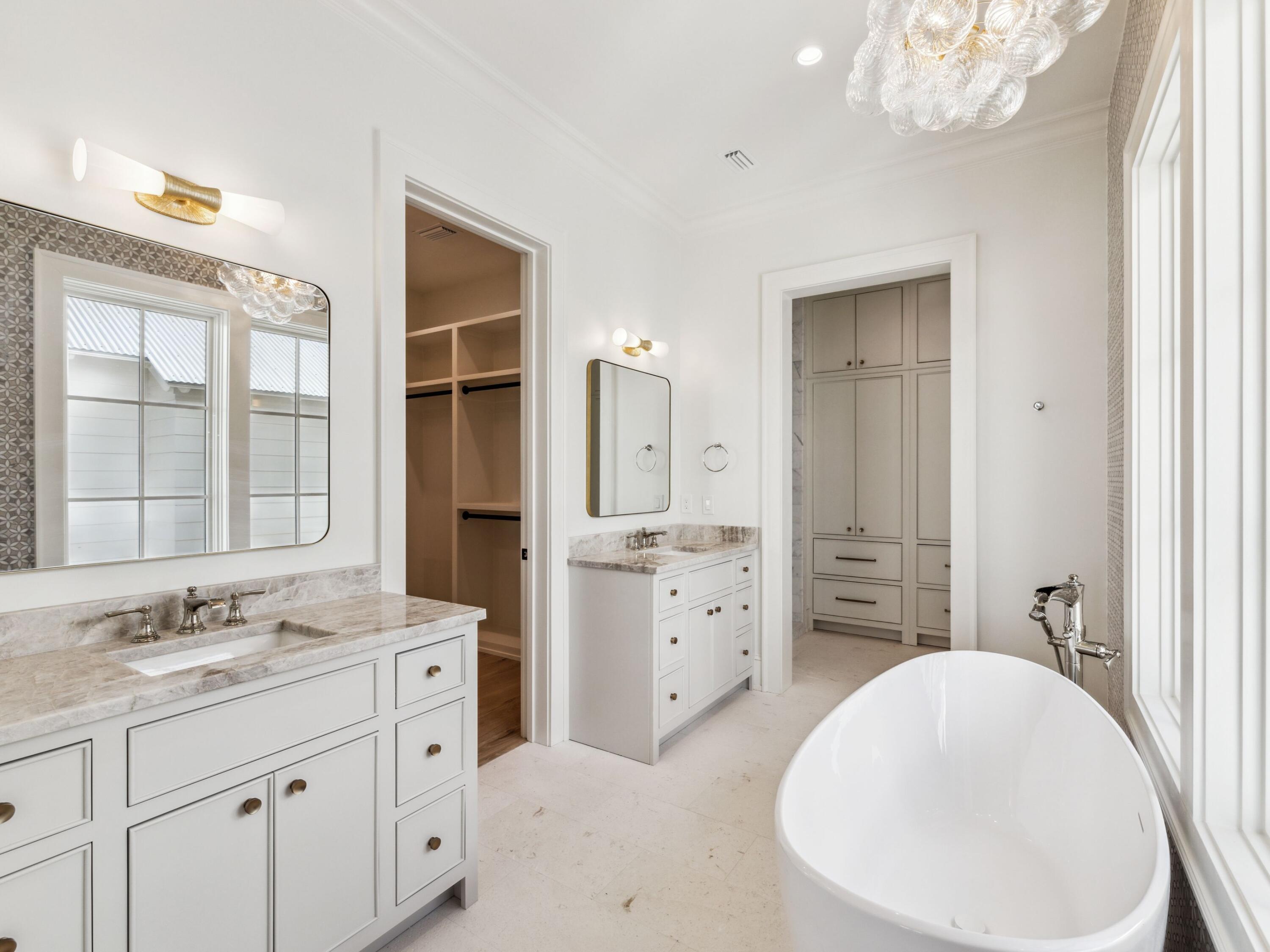 CHURCHILL OAKS - Residential