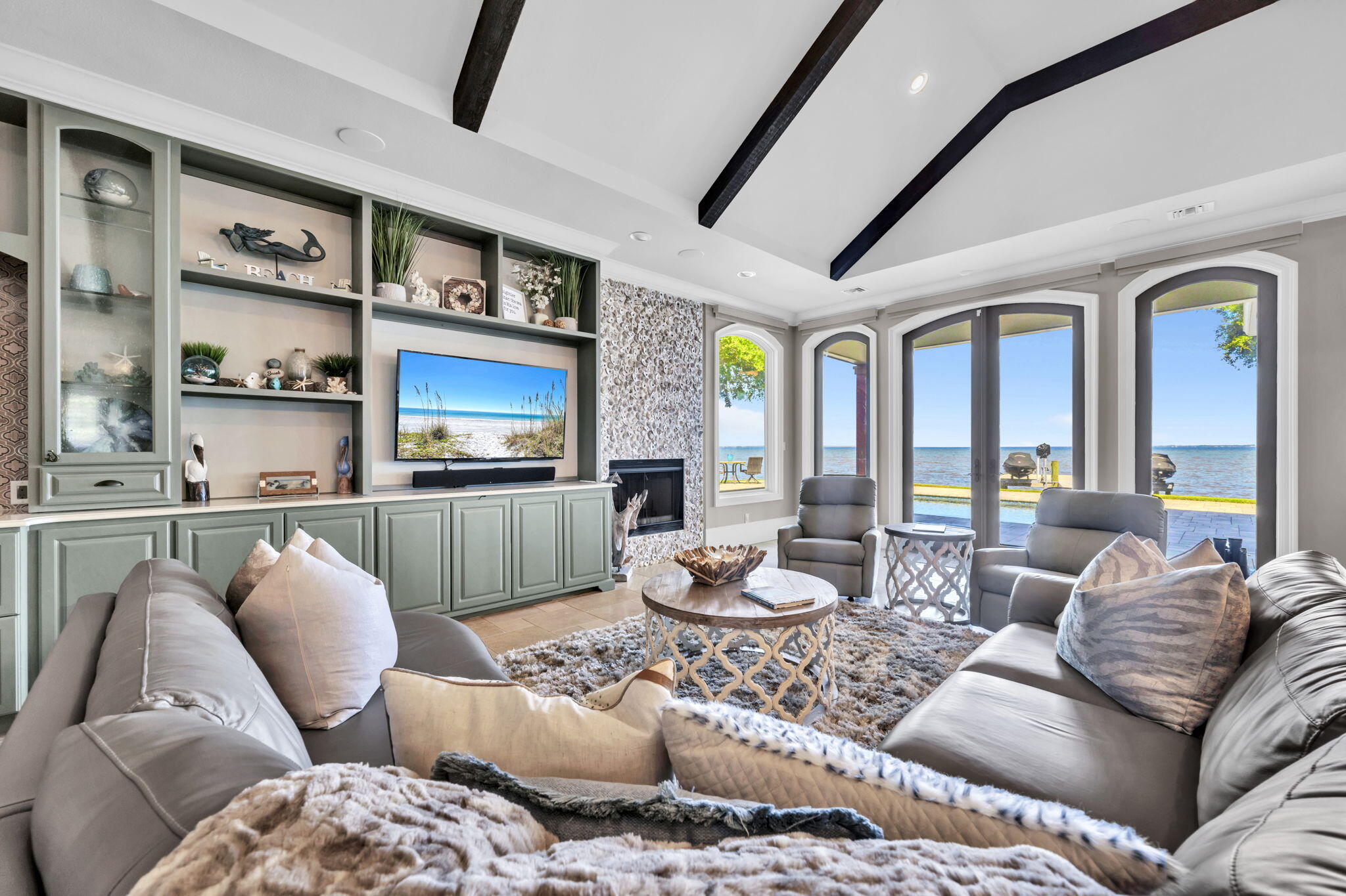 BURNT PINE - Residential