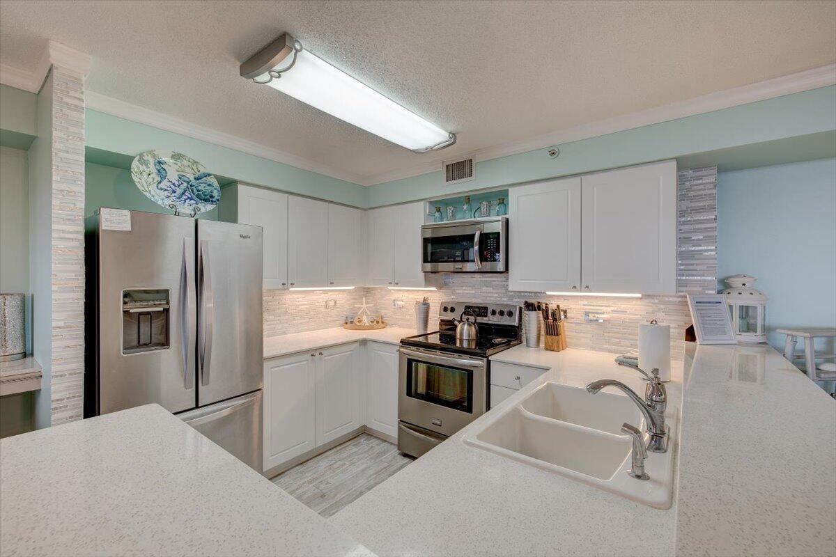 DUNE POINTE CONDOMINIUMS - Residential