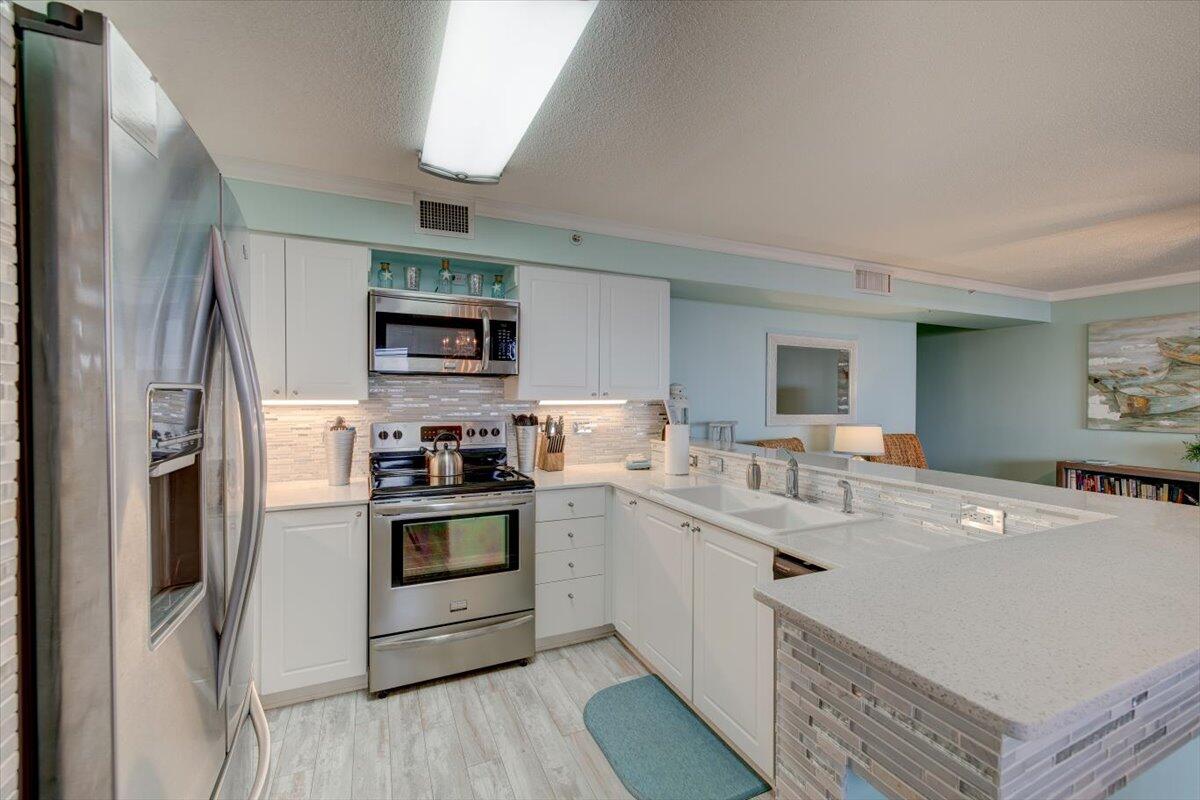 DUNE POINTE CONDOMINIUMS - Residential