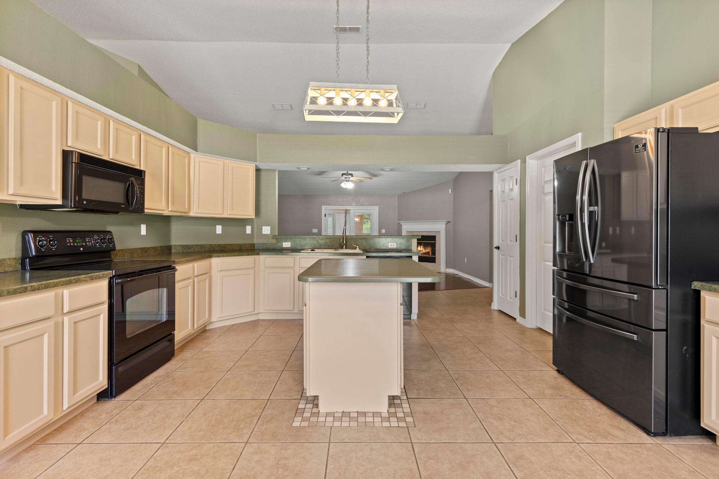 COUNTRYWOOD EST - Residential