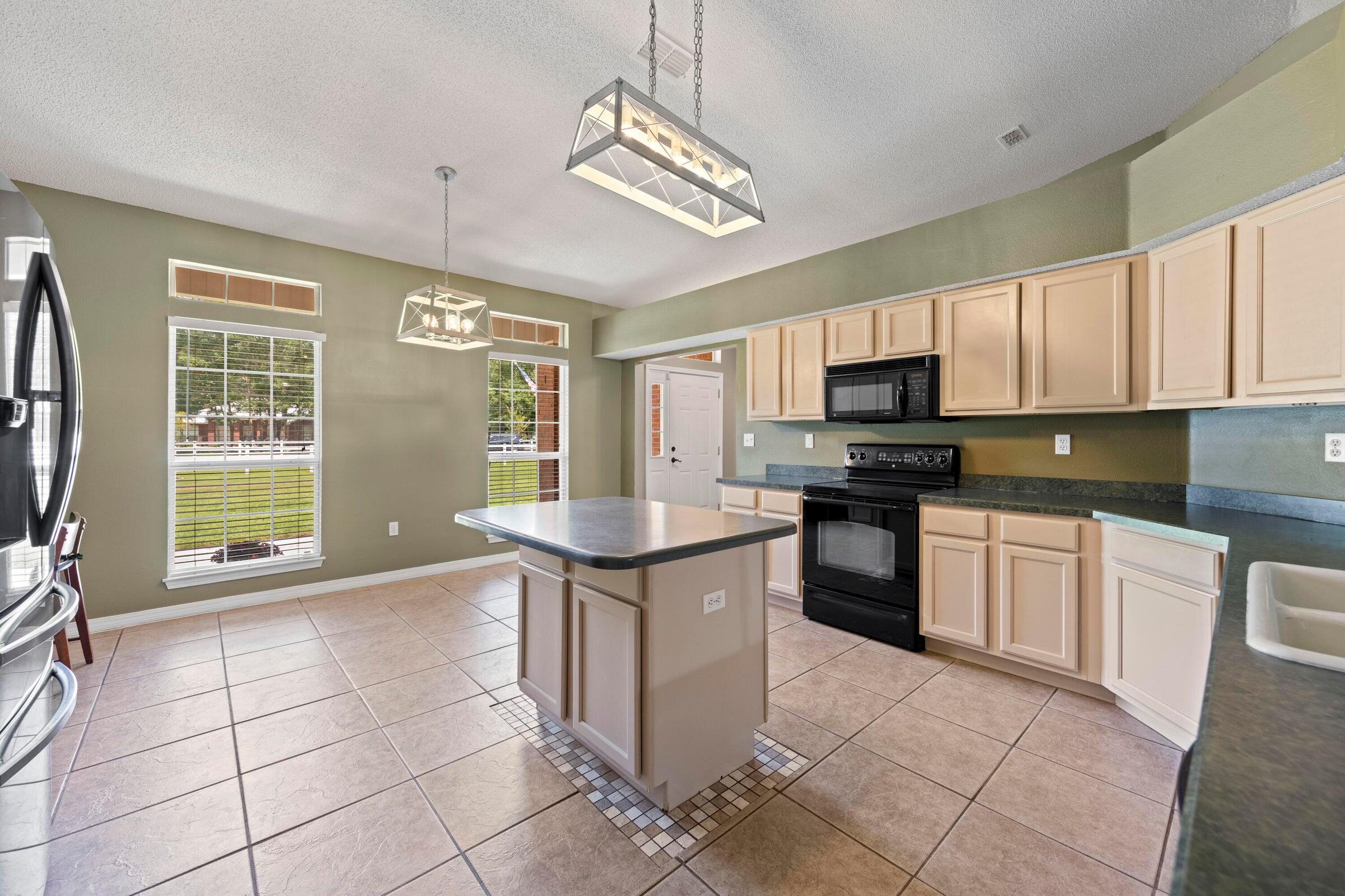 COUNTRYWOOD EST - Residential