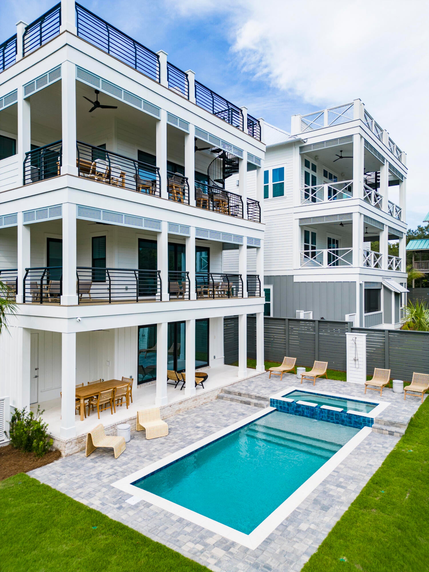 BEACH HIGHLAND - Residential