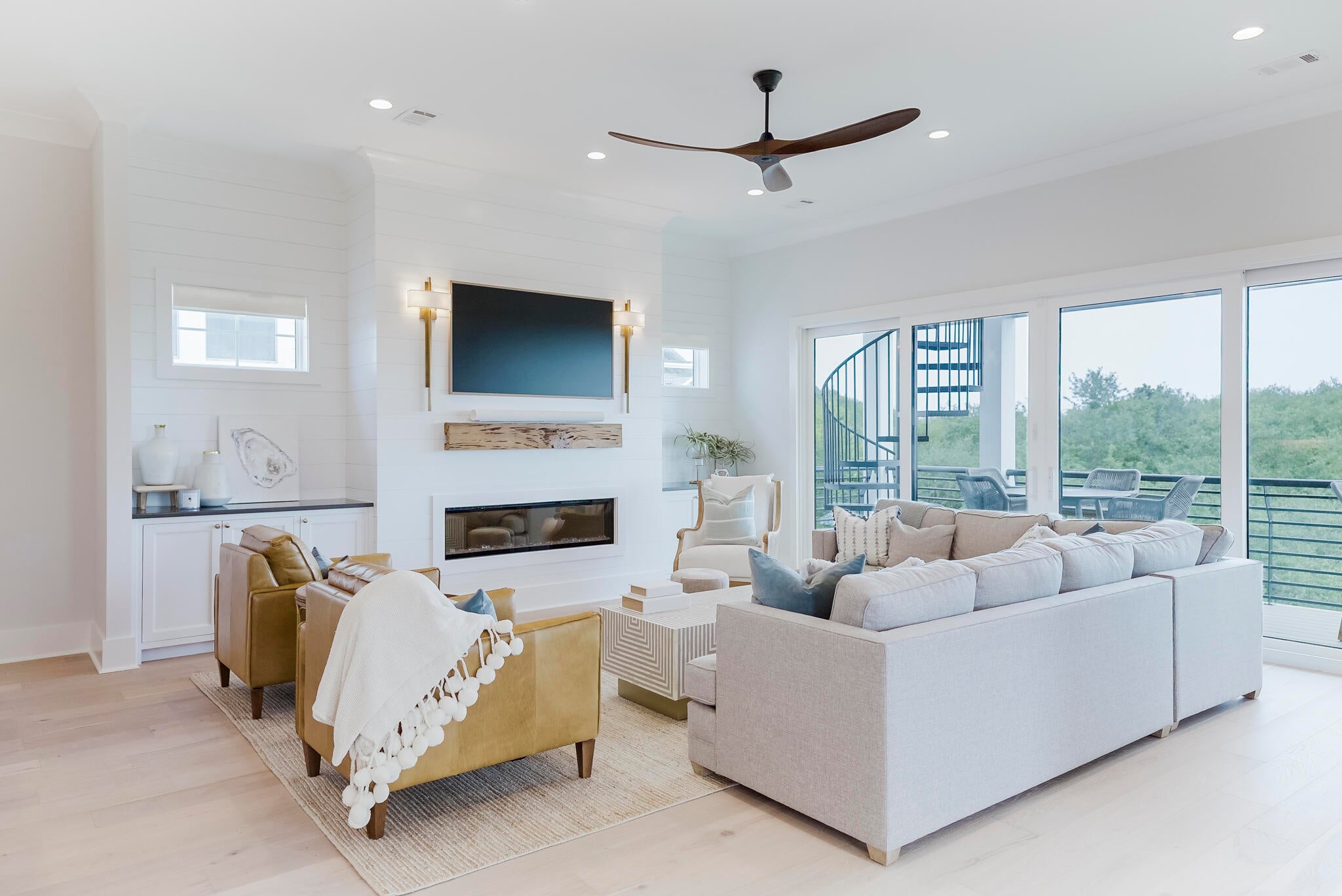 BEACH HIGHLAND - Residential