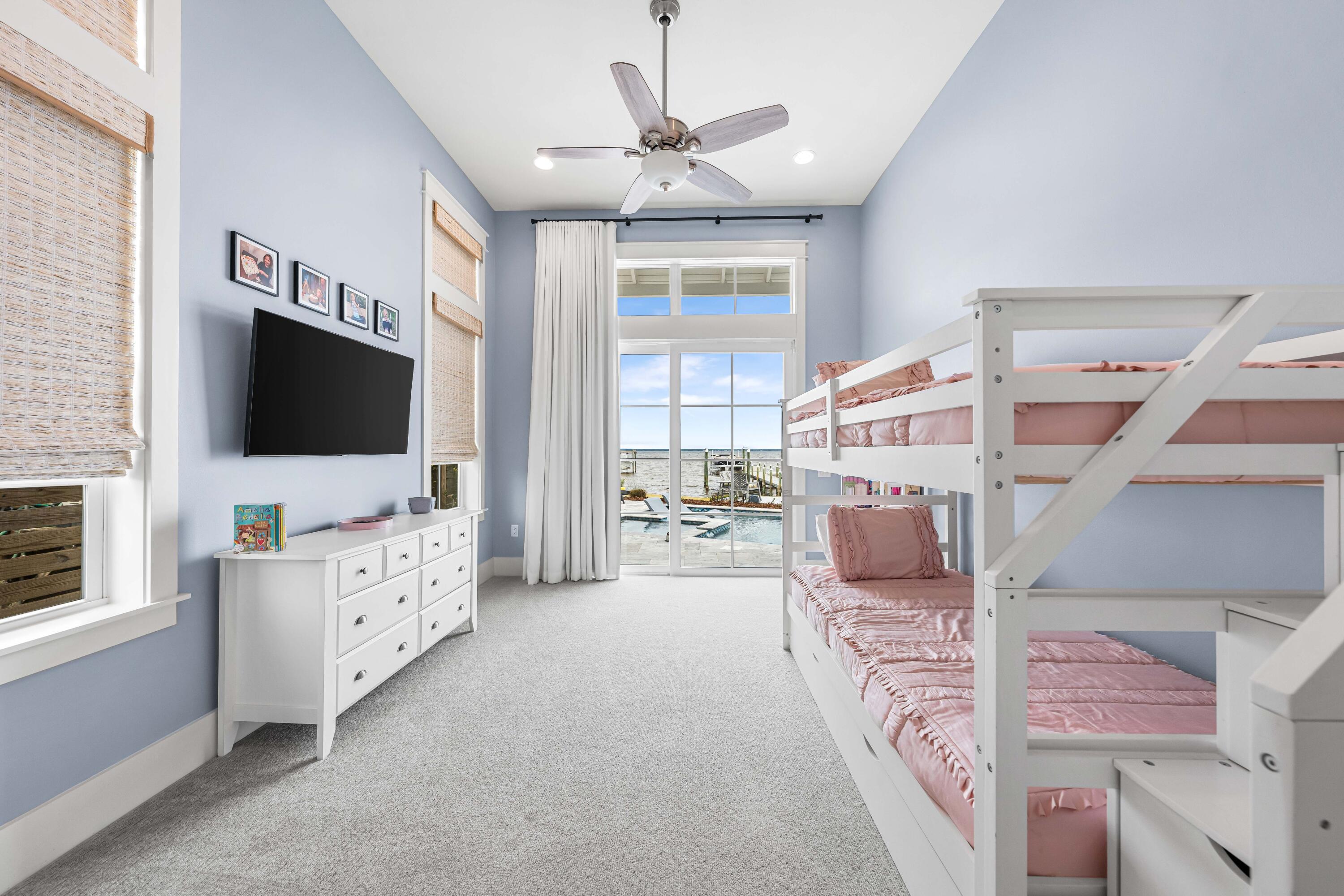 PELICAN BAY S/D - Residential