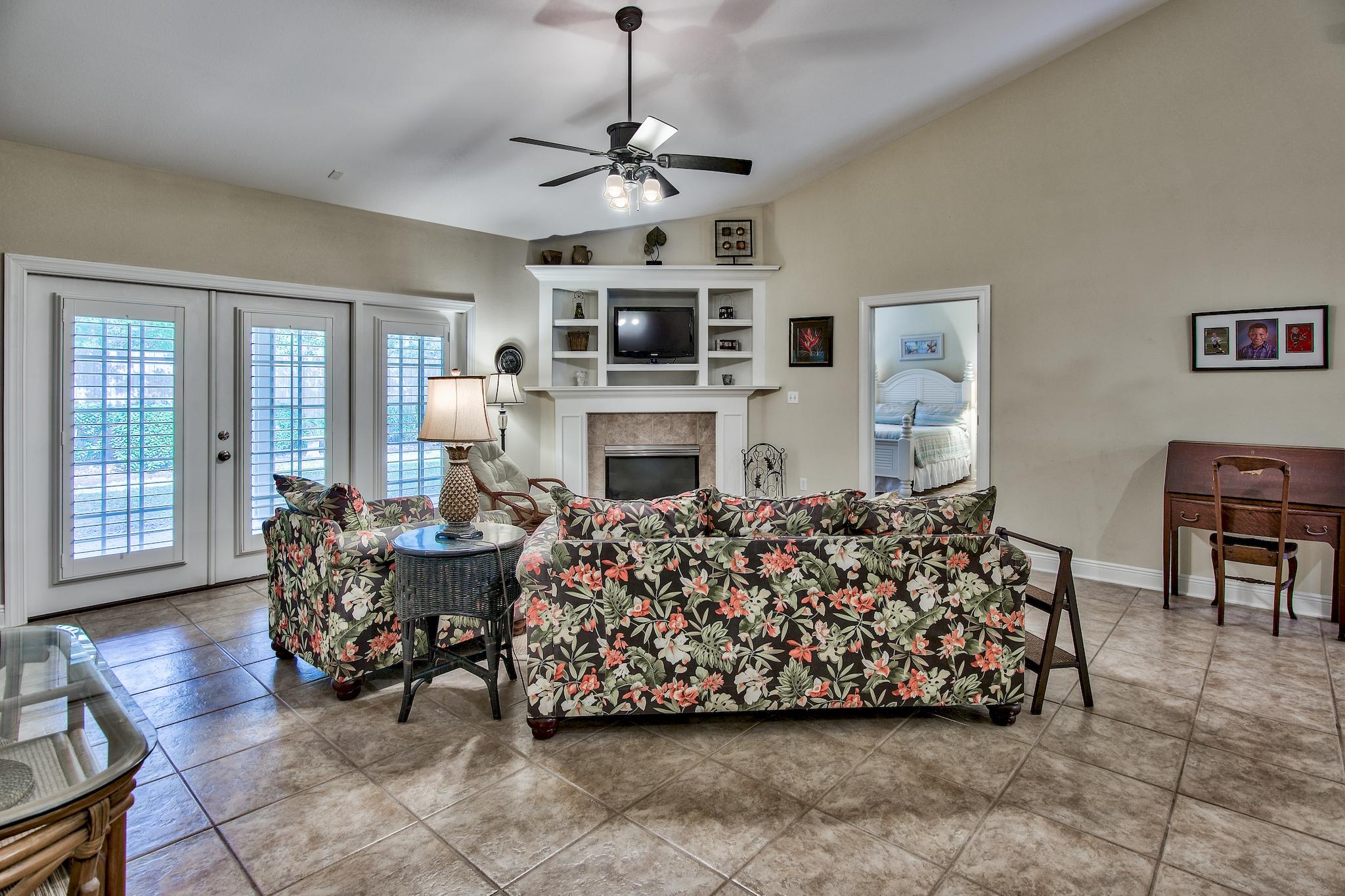 DIAMOND LAKES - Residential
