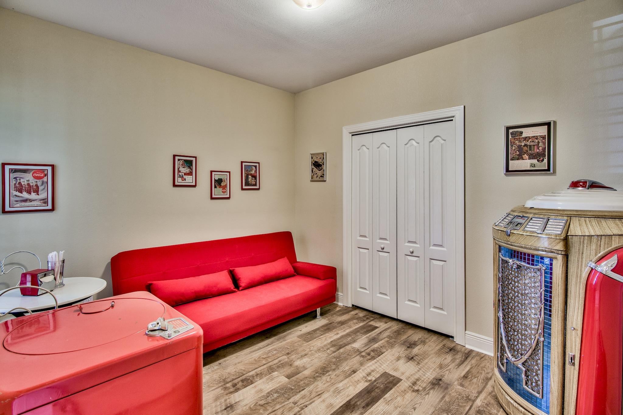 DIAMOND LAKES - Residential