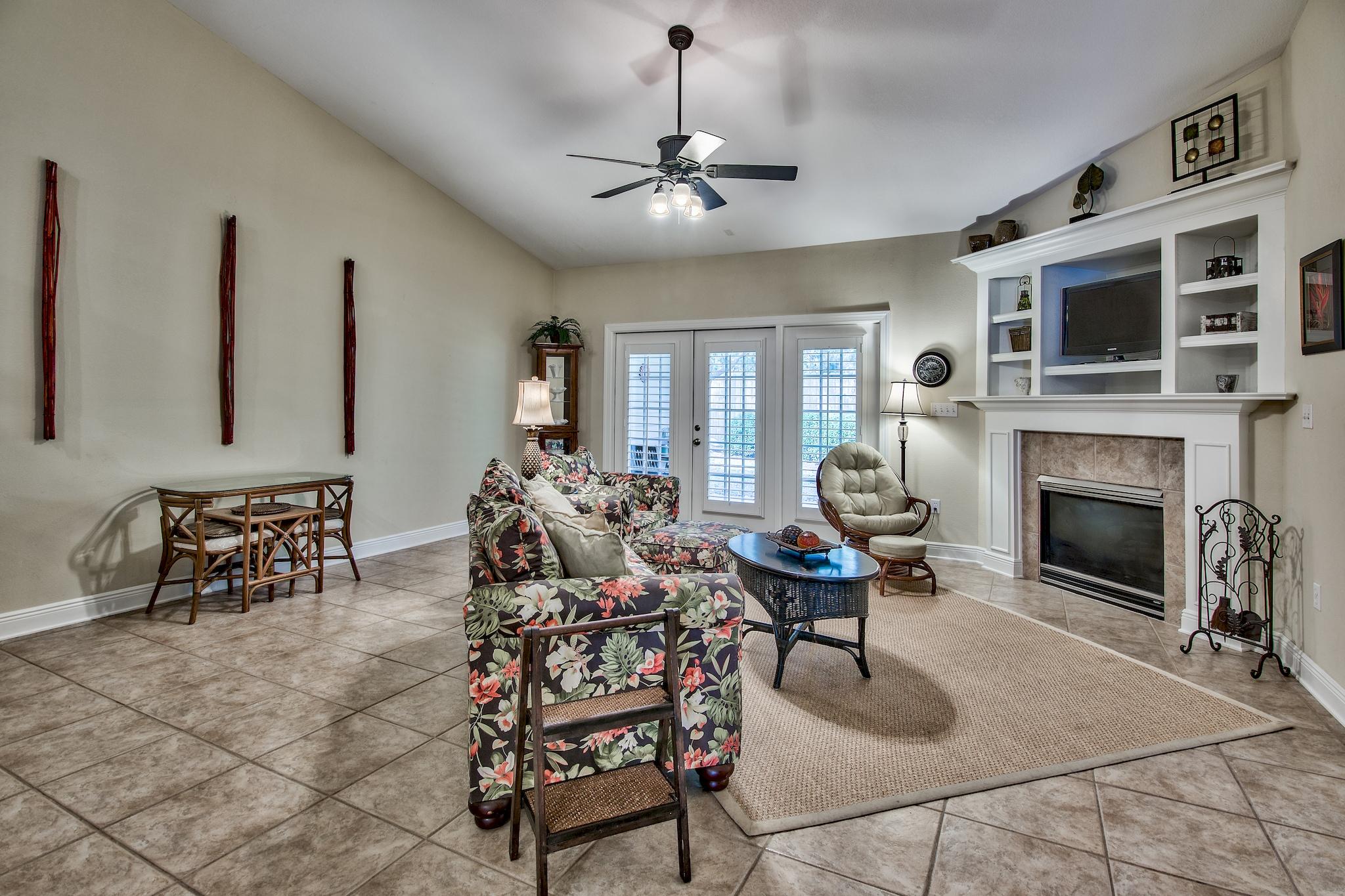 DIAMOND LAKES - Residential