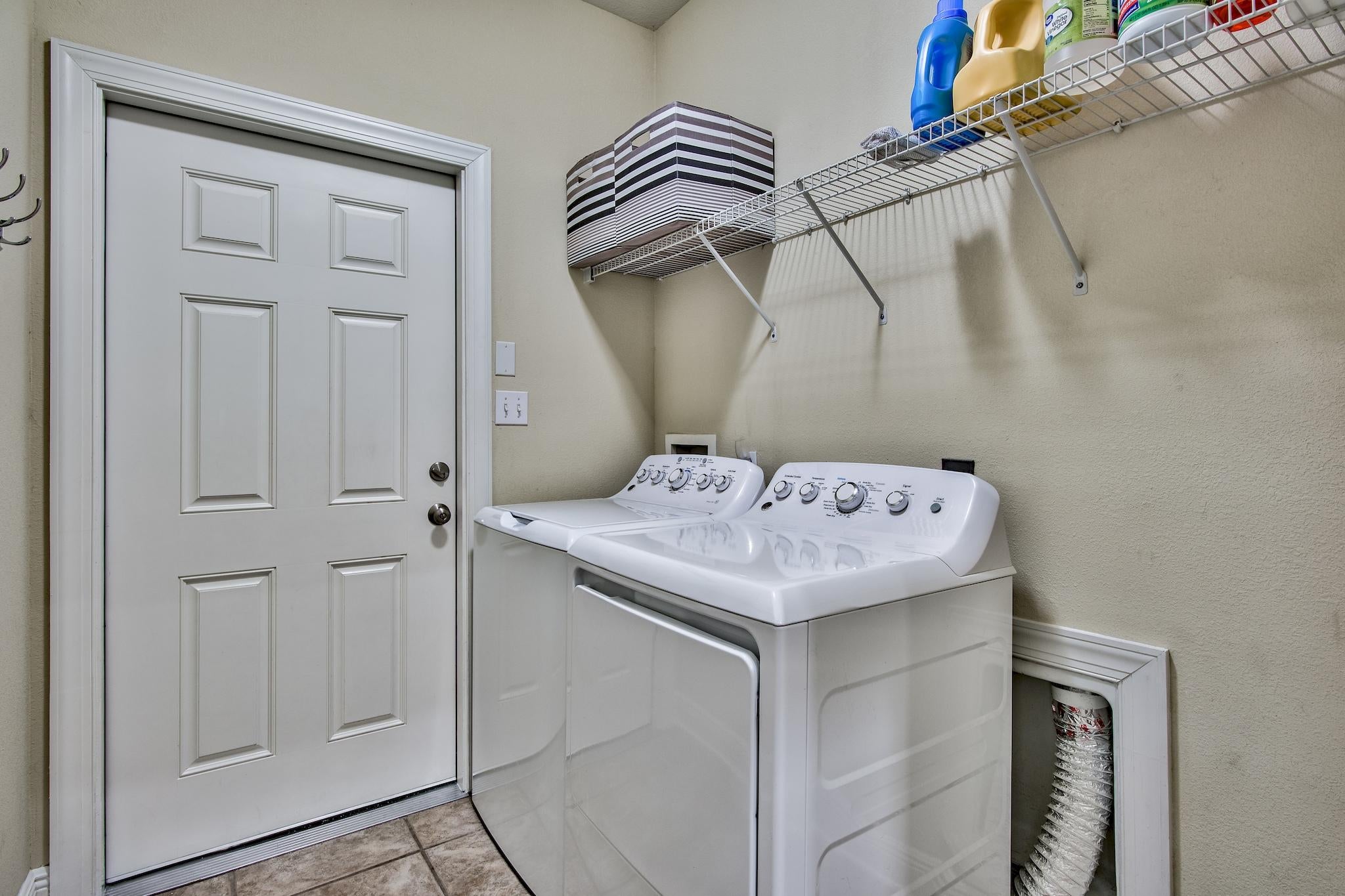 DIAMOND LAKES - Residential