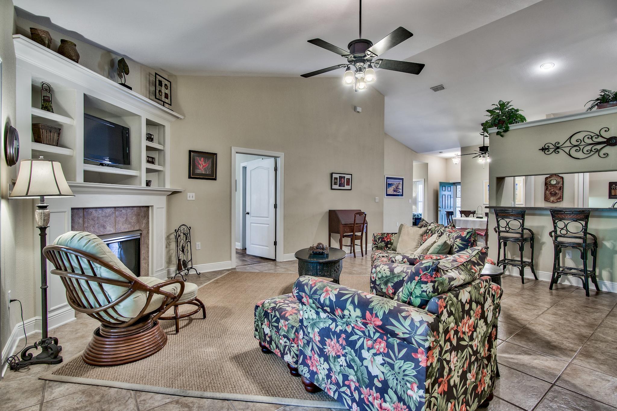 DIAMOND LAKES - Residential