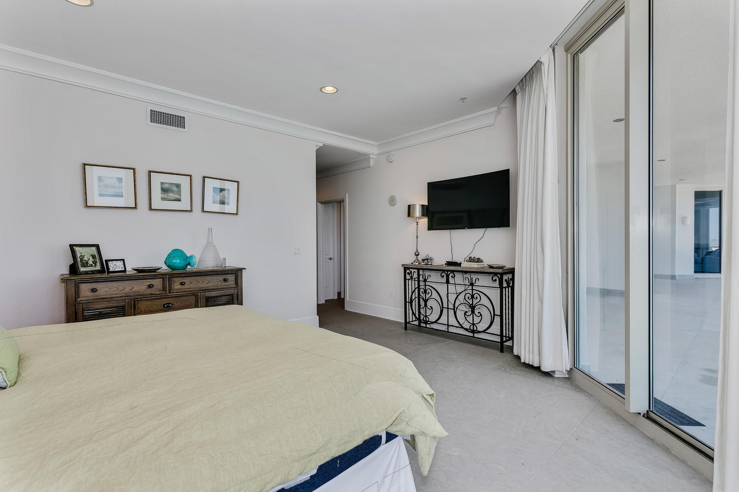 BEACH CLUB CONDO THE - Residential