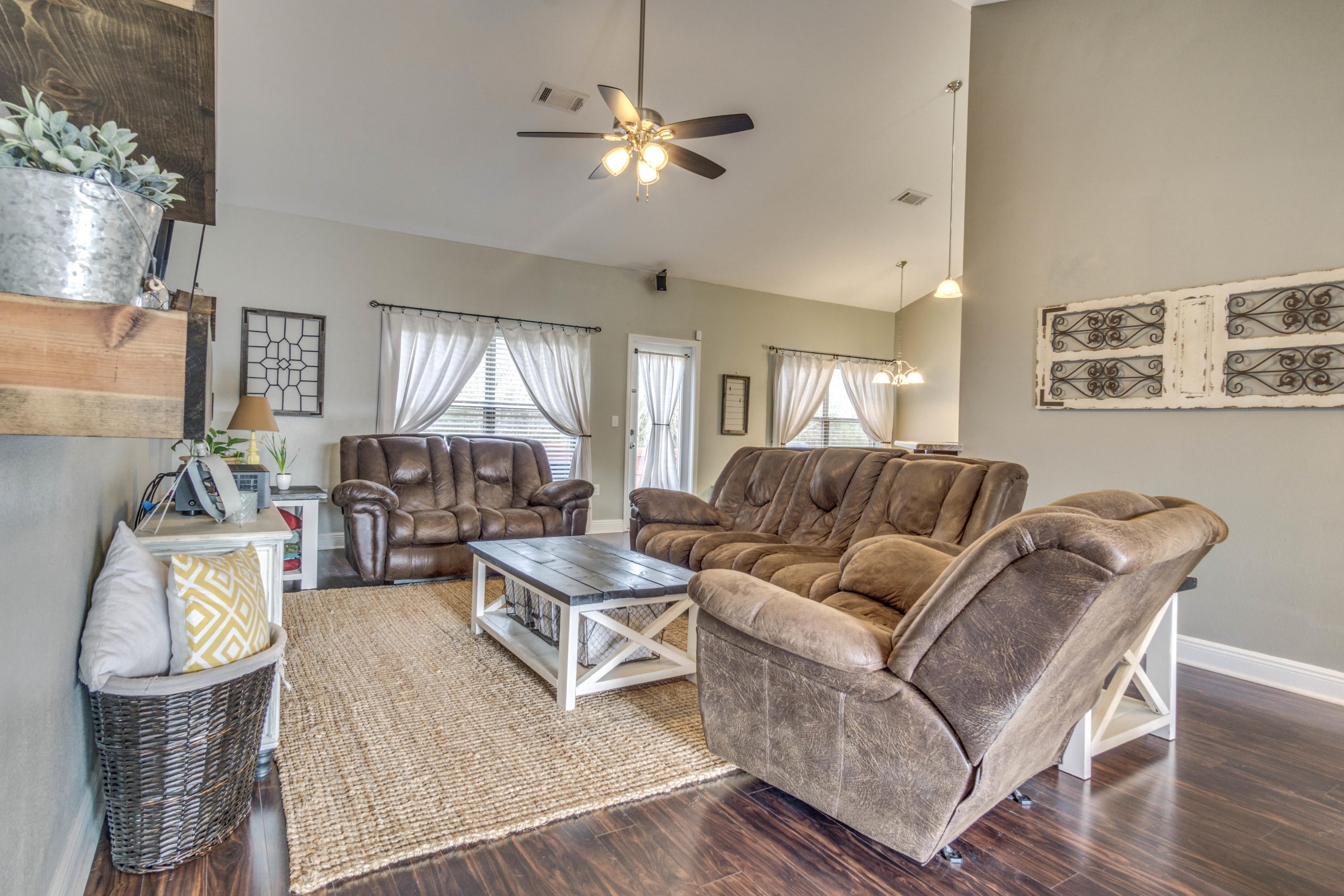 ROLLING RIDGE - Residential