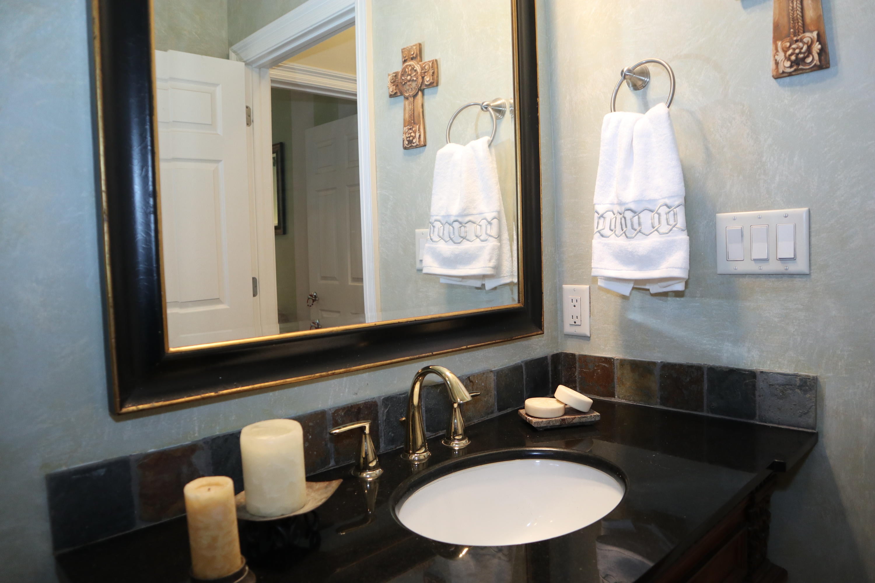 EXCLUSIVE BCH EST - Residential