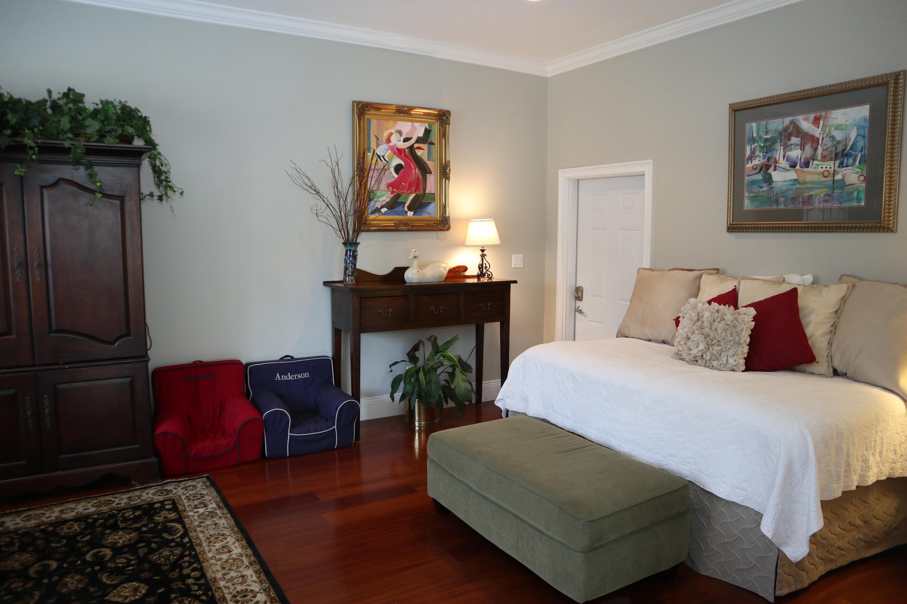 EXCLUSIVE BCH EST - Residential
