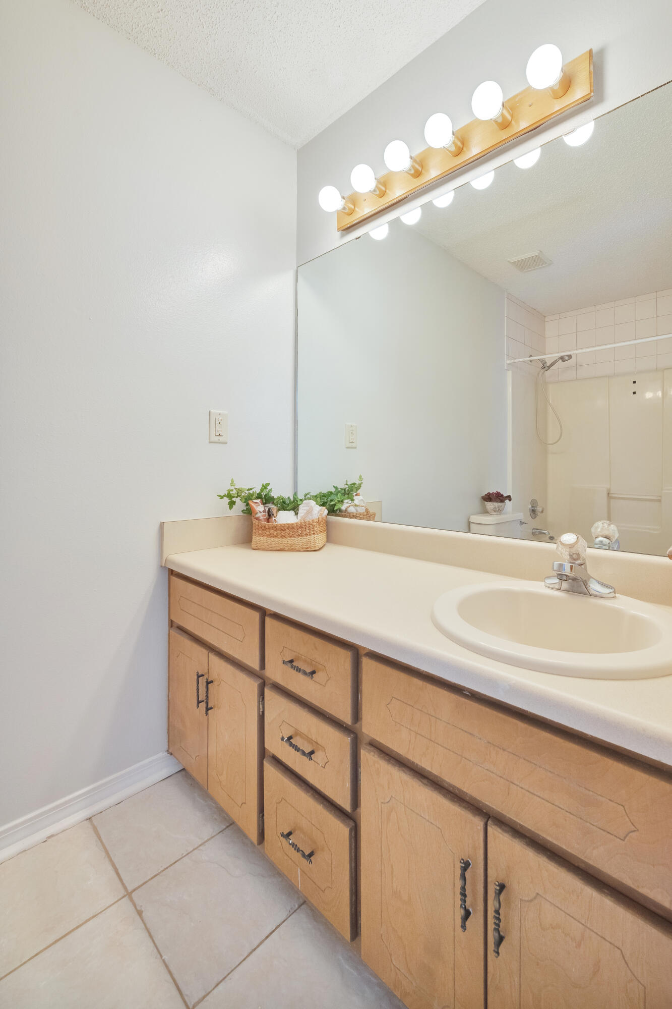 CORONADO VILLAGE PH 1 - Residential
