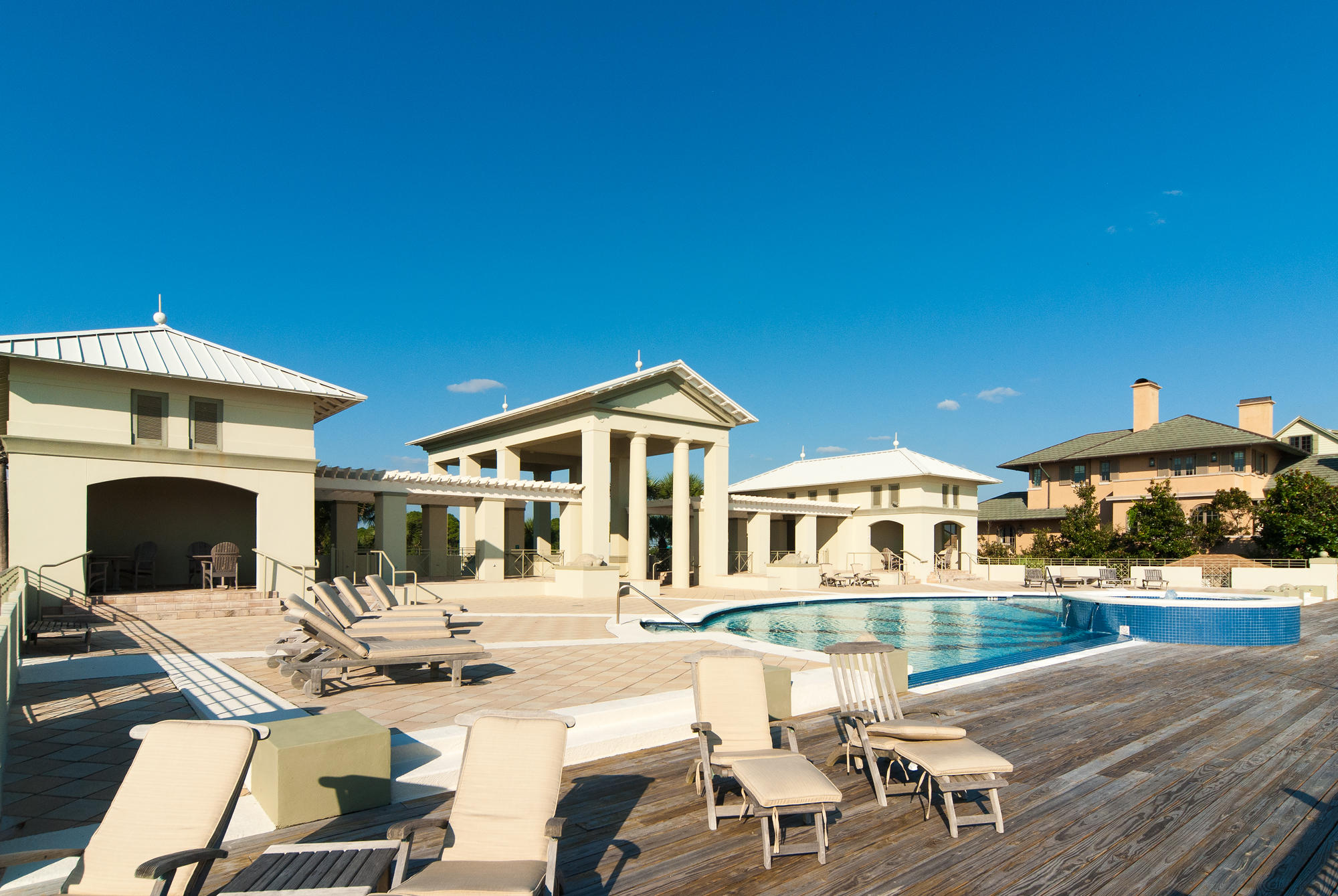 RETREAT THE - Residential