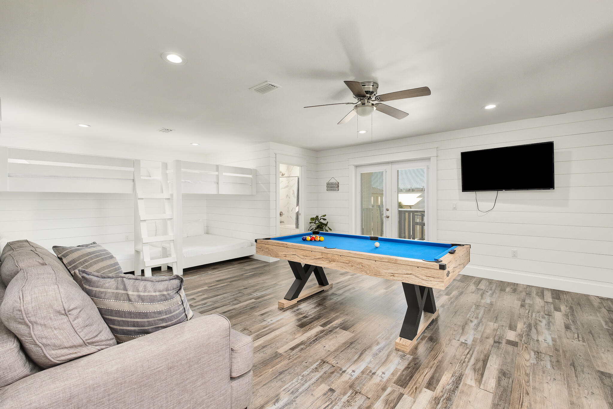 FRANGISTA BEACH 1ST ADDN - Residential