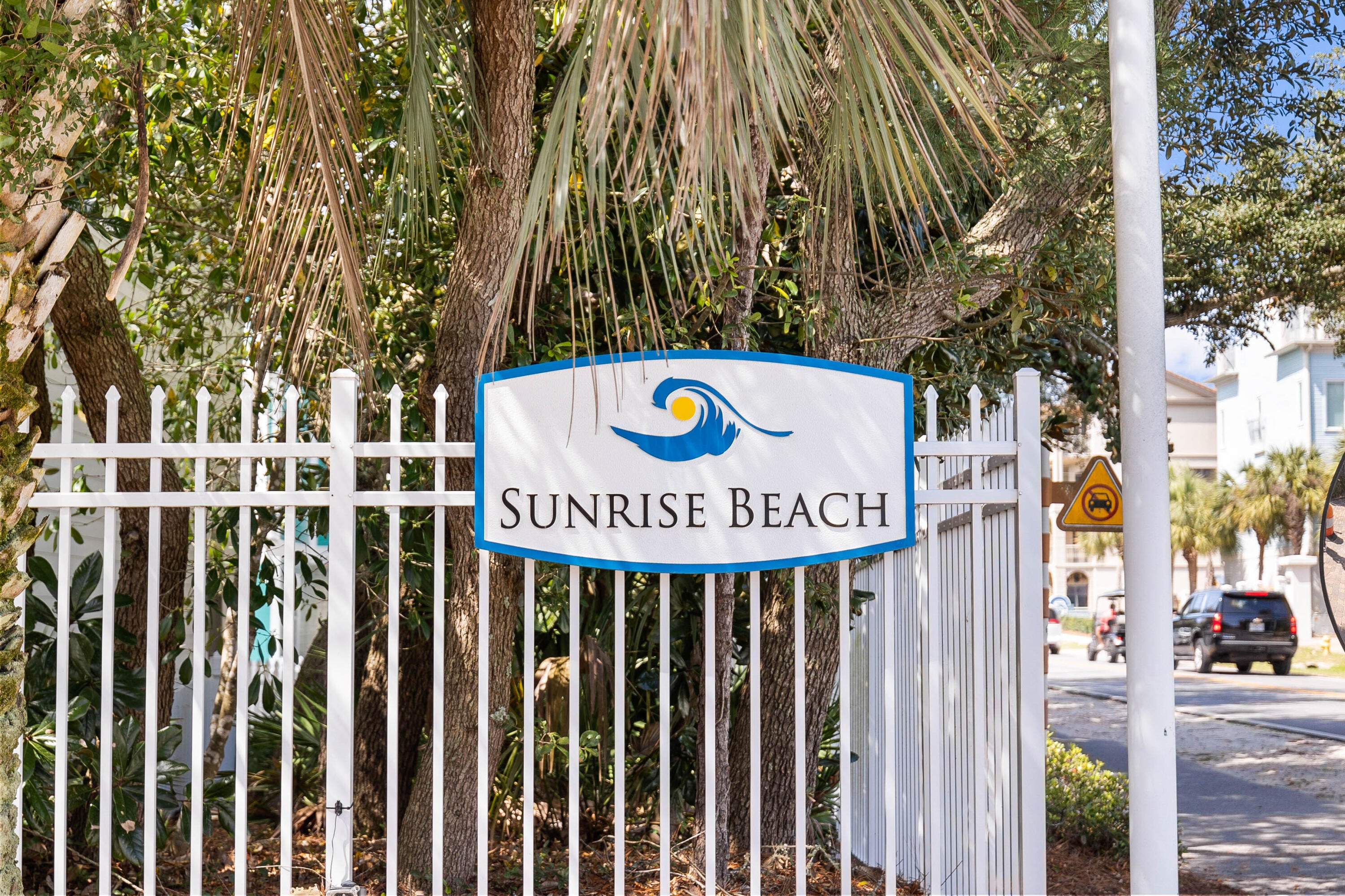 SUNRISE BEACH - Land