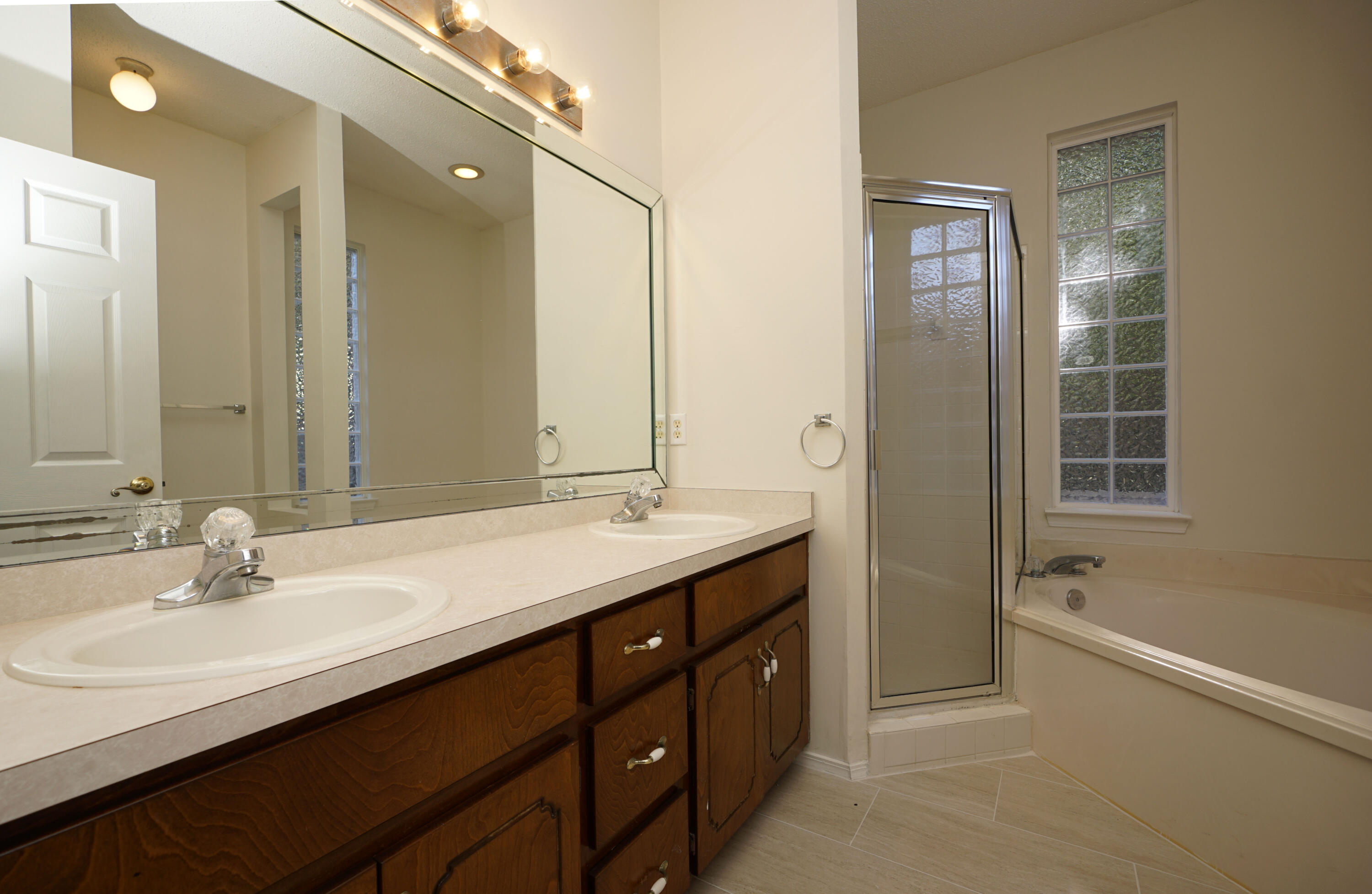PARKWOOD SQUARE PH 2 - Residential