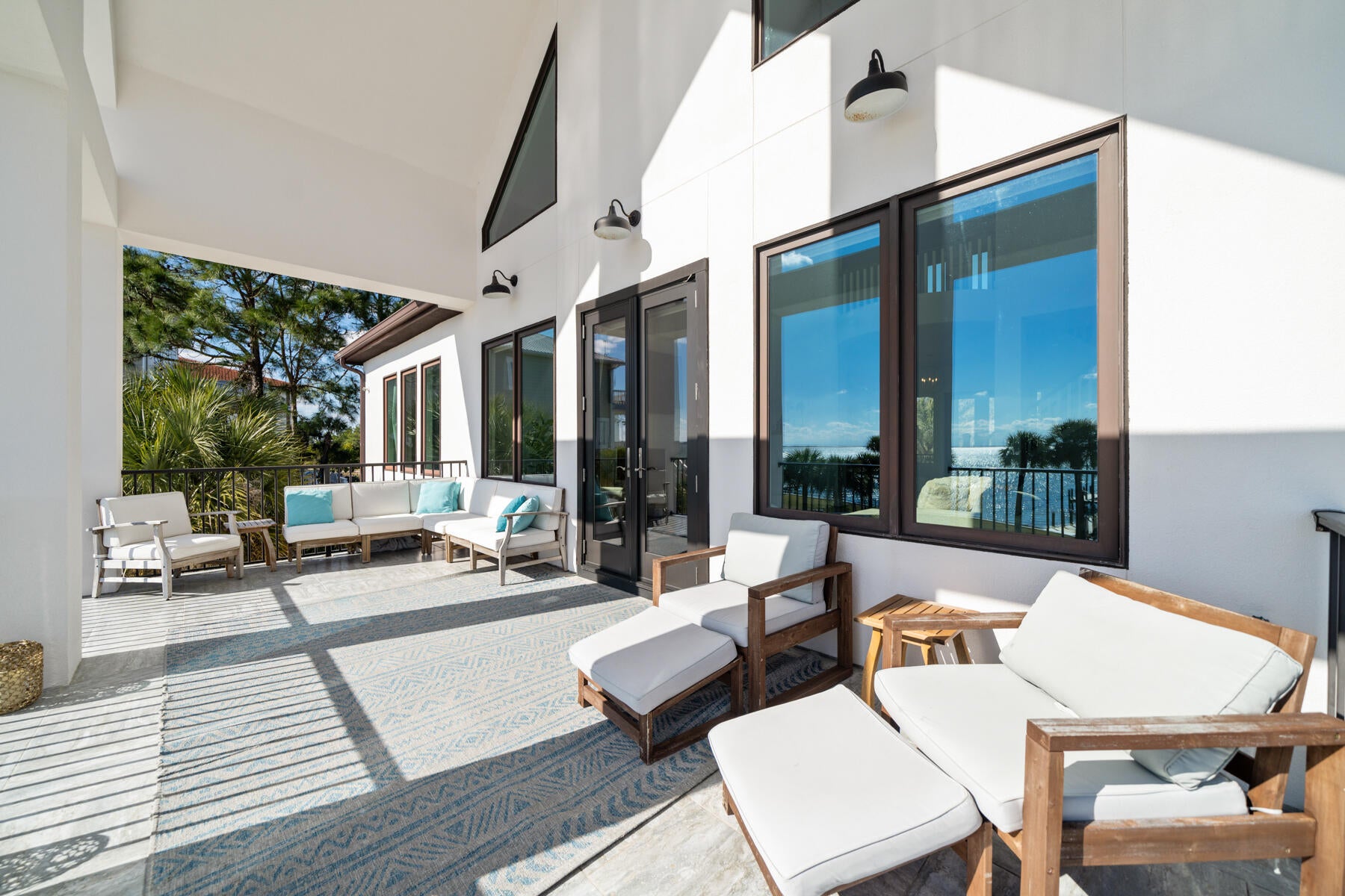 BLACK POINTE - Residential