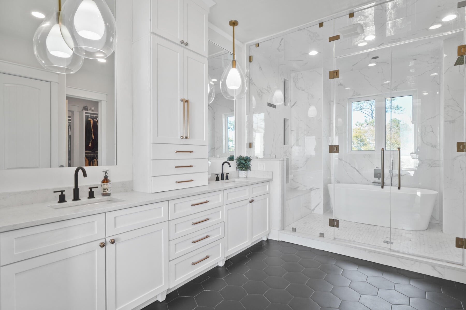 BLACK POINTE - Residential
